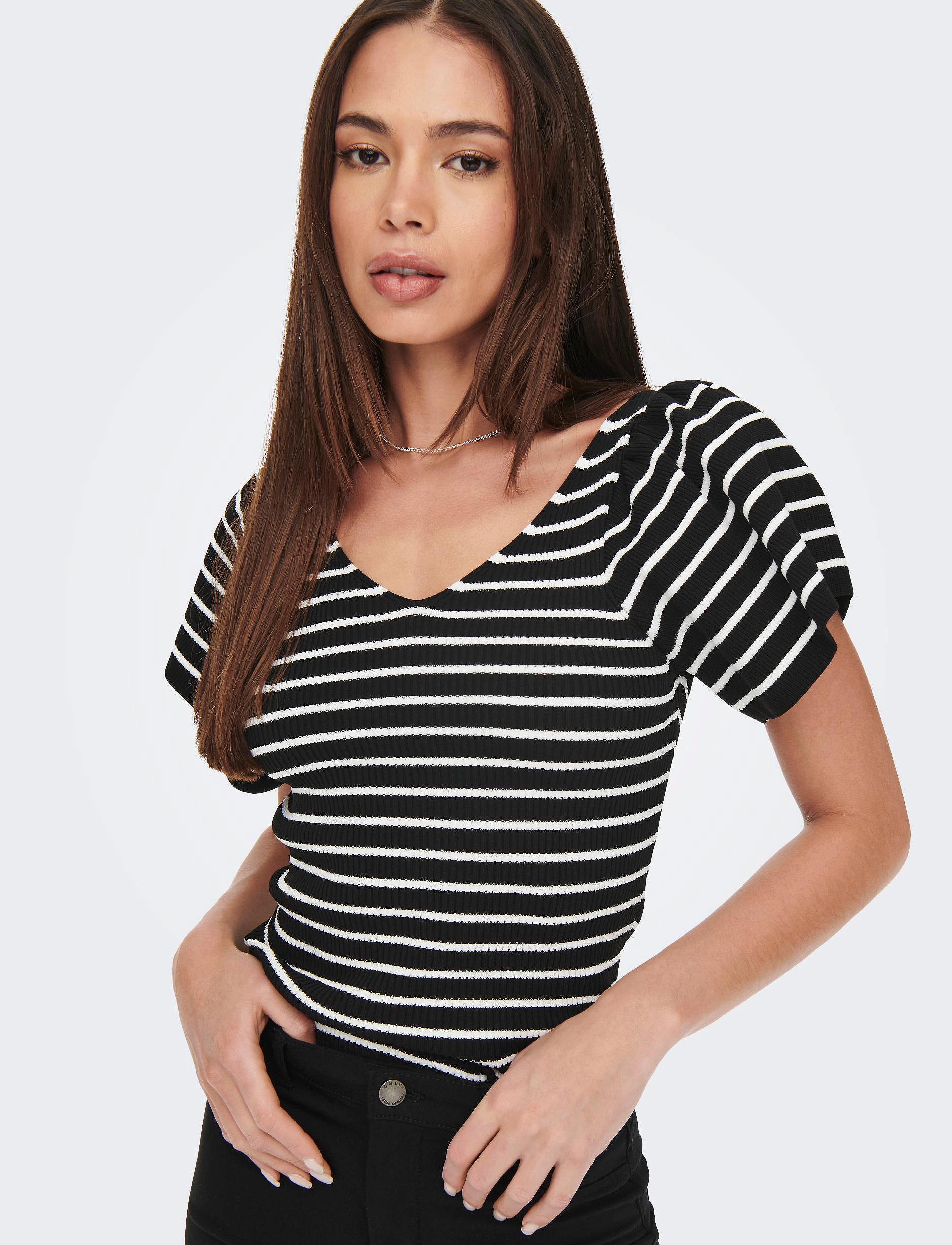 ONLY - ONLLEELO STRIPE S/S BACK V-NECK KNT NOOS - black - 5