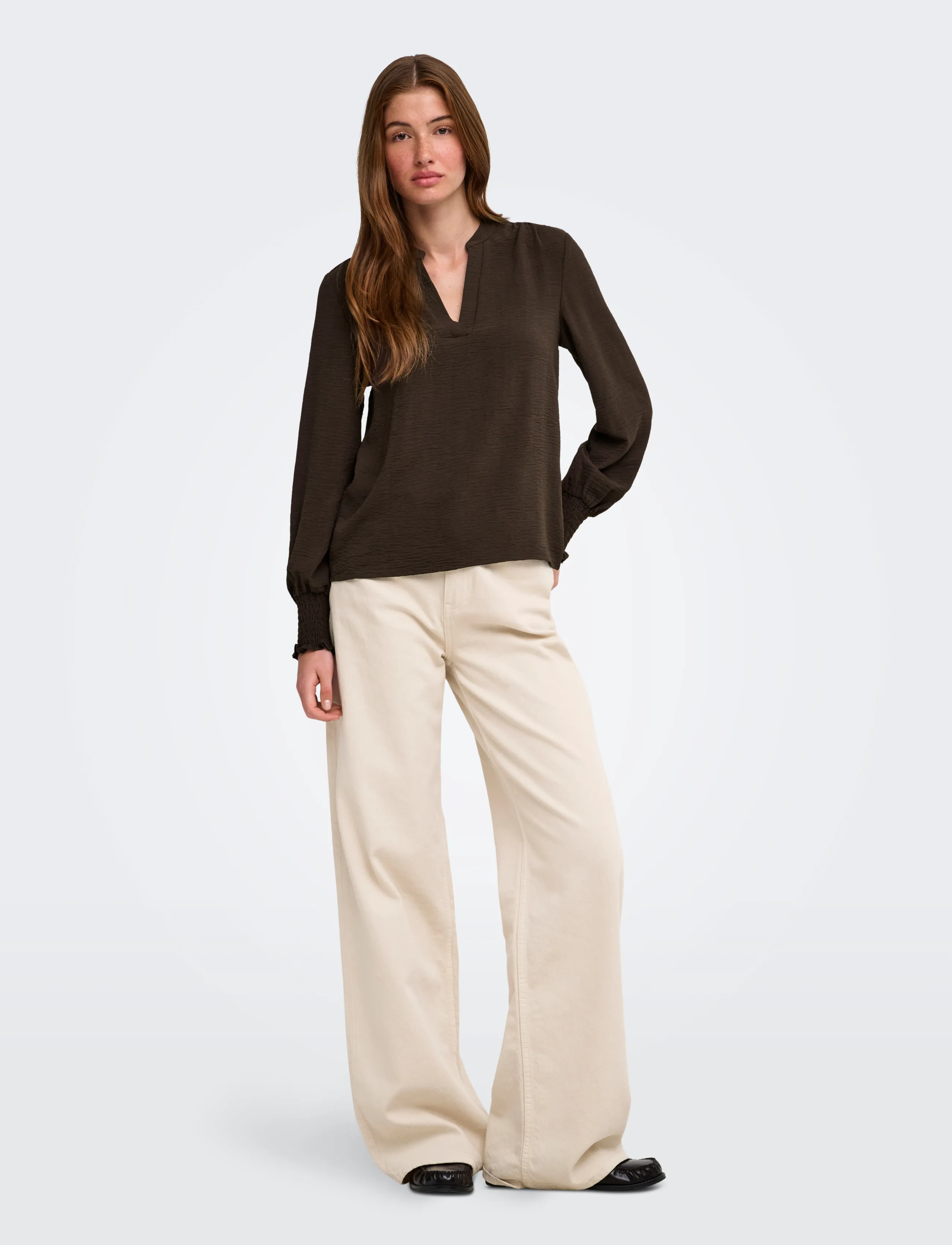 ONLY - ONLMETTE V-NECK LS SMOCK TOP NOOS WVN - pikkade varrukatega pluusid - coffee bean - 4