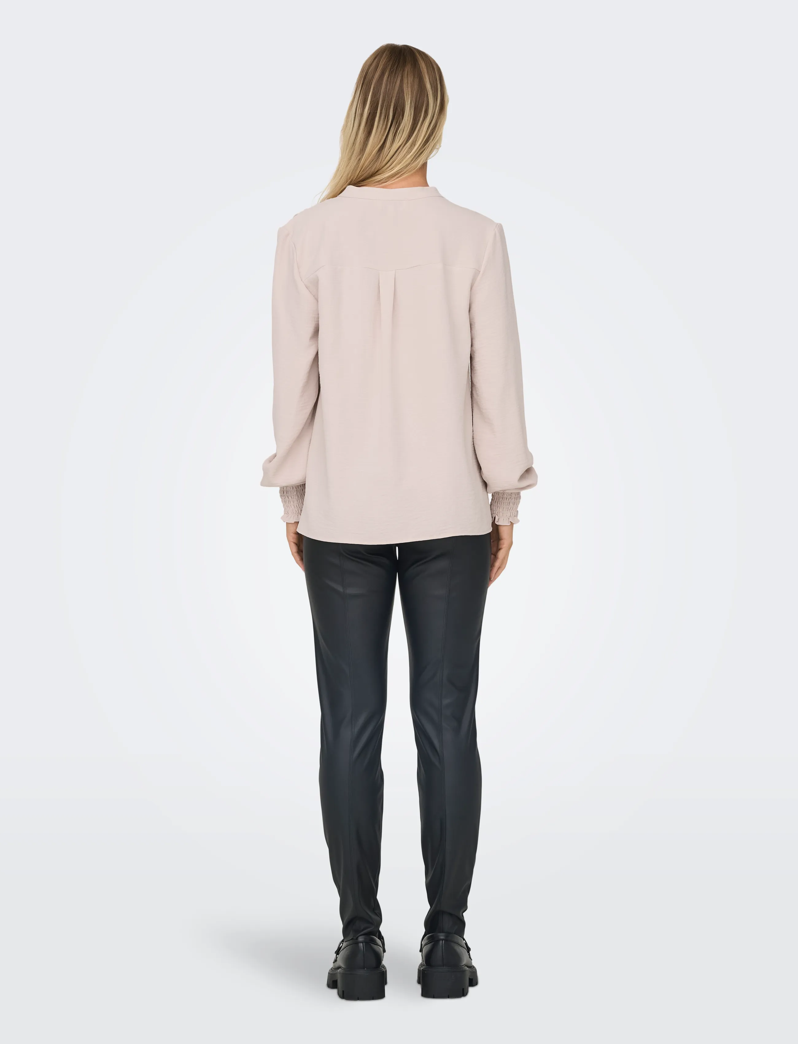 ONLY - ONLMETTE V-NECK LS SMOCK TOP NOOS WVN - långärmade blusar - gray morn - 3