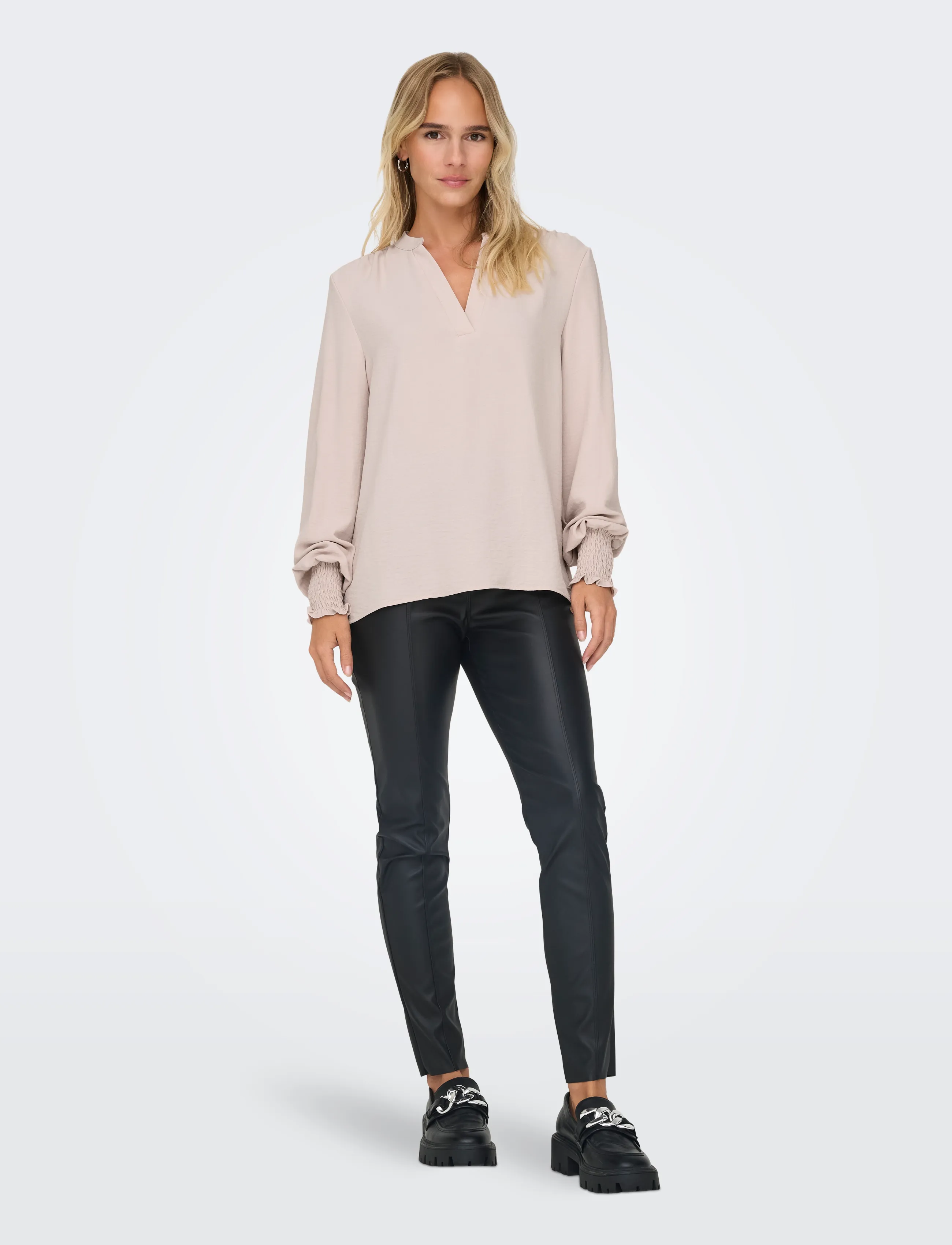ONLY - ONLMETTE V-NECK LS SMOCK TOP NOOS WVN - långärmade blusar - gray morn - 4