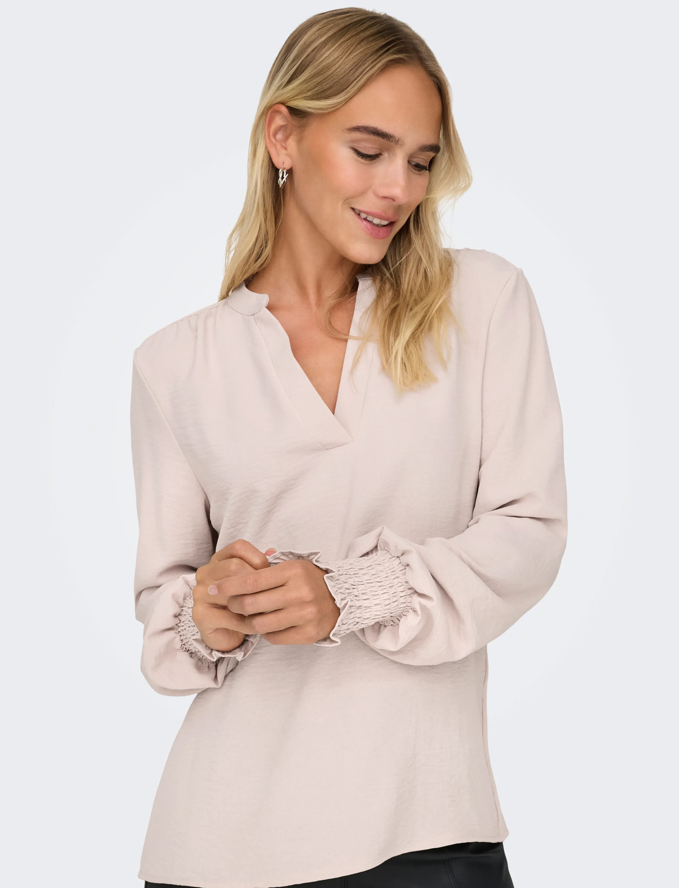 ONLY - ONLMETTE V-NECK LS SMOCK TOP NOOS WVN - långärmade blusar - gray morn - 5