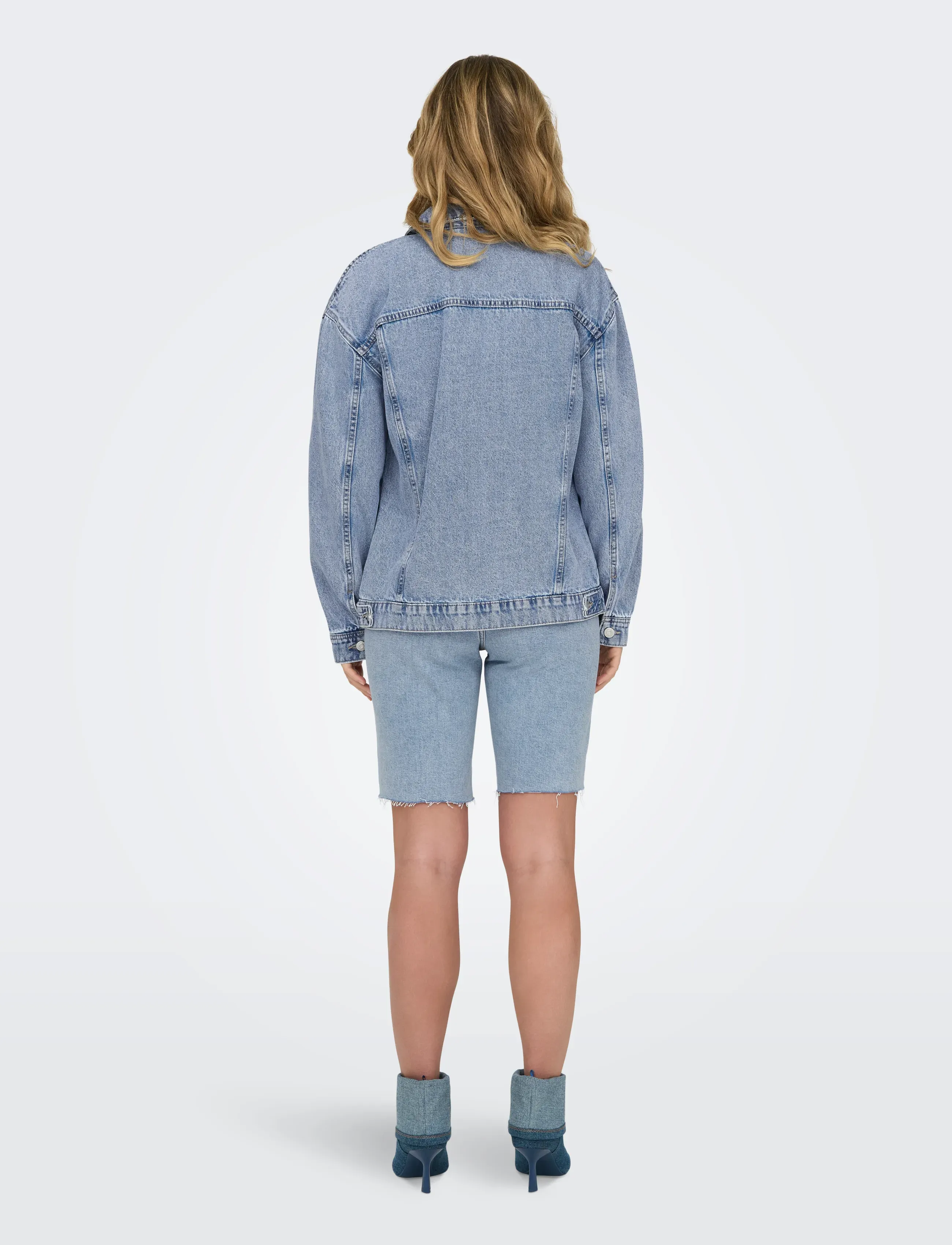 ONLY - ONLOCEAN L/S OVERSIZE JKT DNM NOOS - vestes de printemps - light blue denim - 3