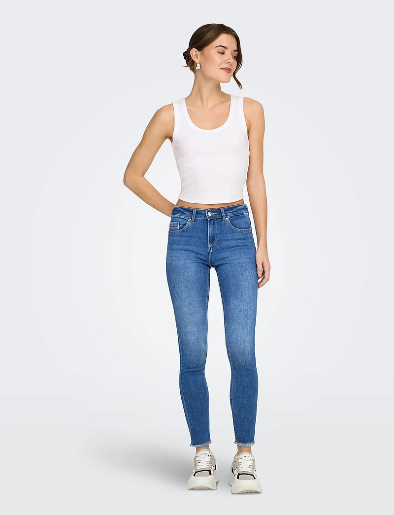 ONLY - ONLBLUSH MID SK ANK RW DNM REA1319 NOOS - skinny jeans - medium blue denim - 4