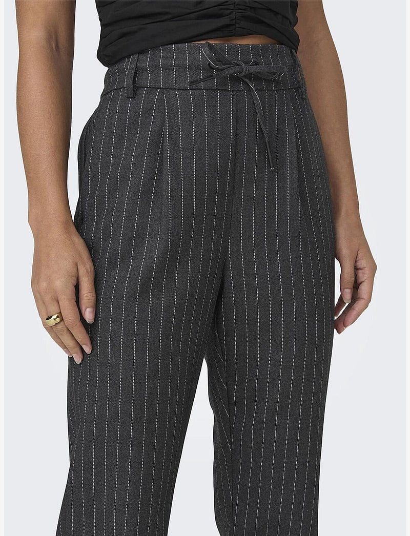 ONLY - ONLPOPTRASH-NAJA FINE STRIPE PNT NOOS - kitsalõikelised püksid - dark grey melange - 5