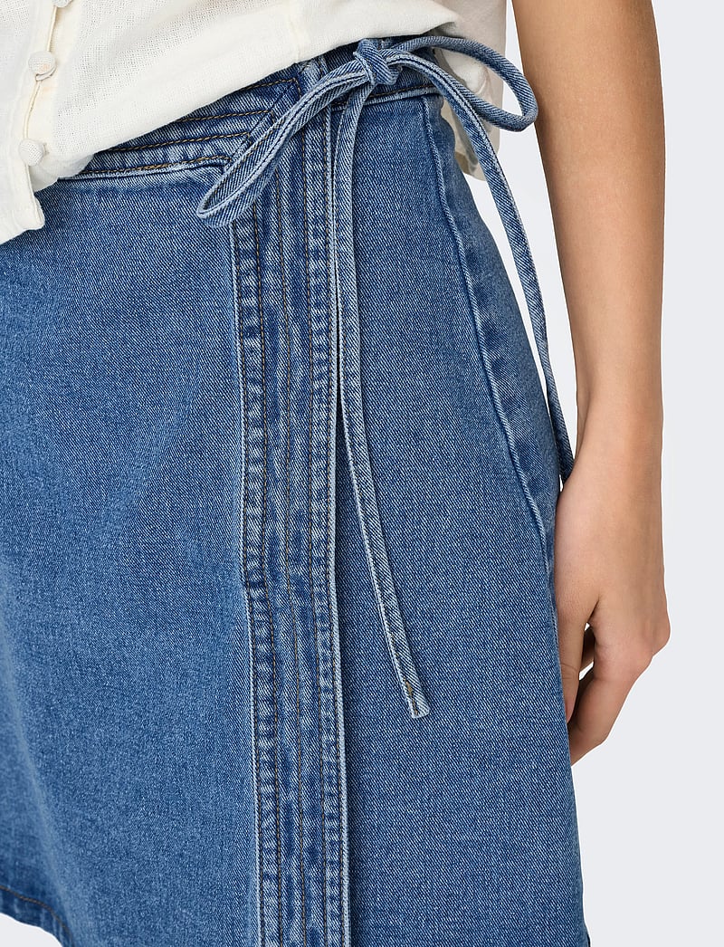 ONLY - ONLVILLA WRAP TIE SKIRT DNM GUA - jeansröcke - light blue denim - 5