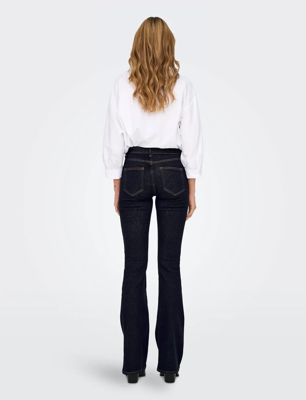 ONLY - ONLBLUSH MID FL STAYBLUE DNM REA023NOOS - utsvängda jeans - dark blue denim - 3