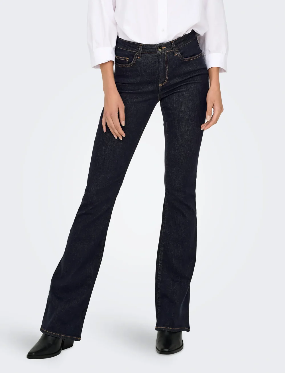 ONLY - ONLBLUSH MID FL STAYBLUE DNM REA023NOOS - utsvängda jeans - dark blue denim - 4