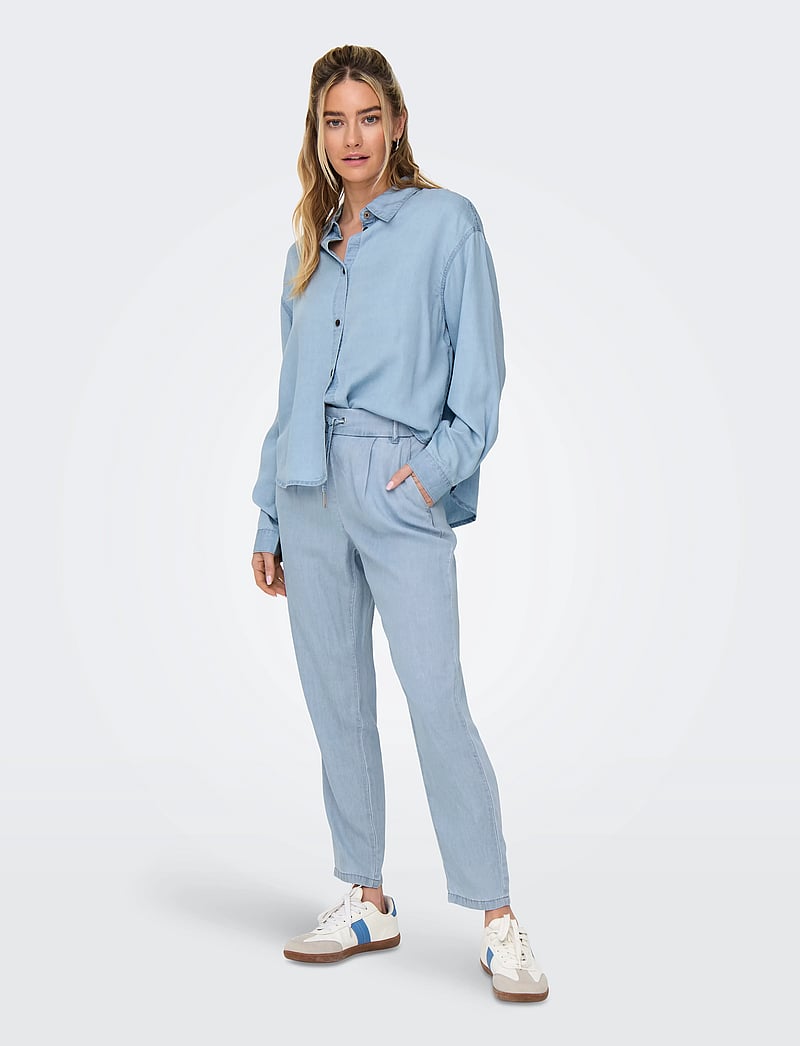 ONLY - ONLCHARIS LIFE LS SHIRT CC WVN - langärmlige hemden - light blue denim - 5
