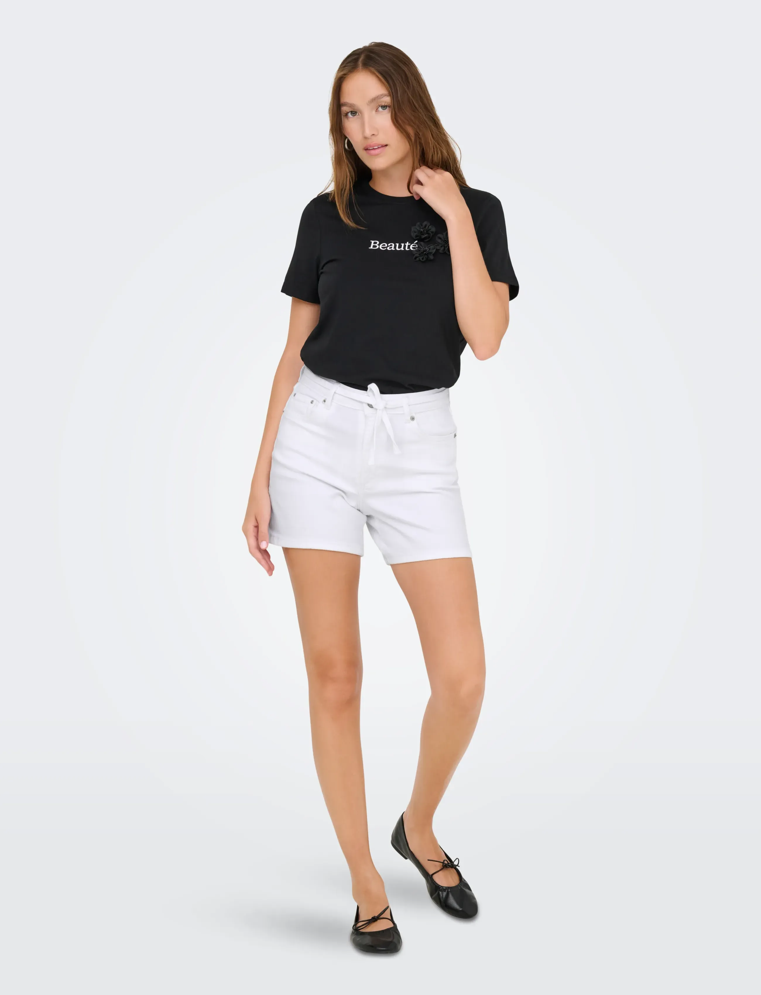 ONLY - ONLGIANNA MW BELTED SHORTS AZG DNM NOOS - jorts - white denim - 4