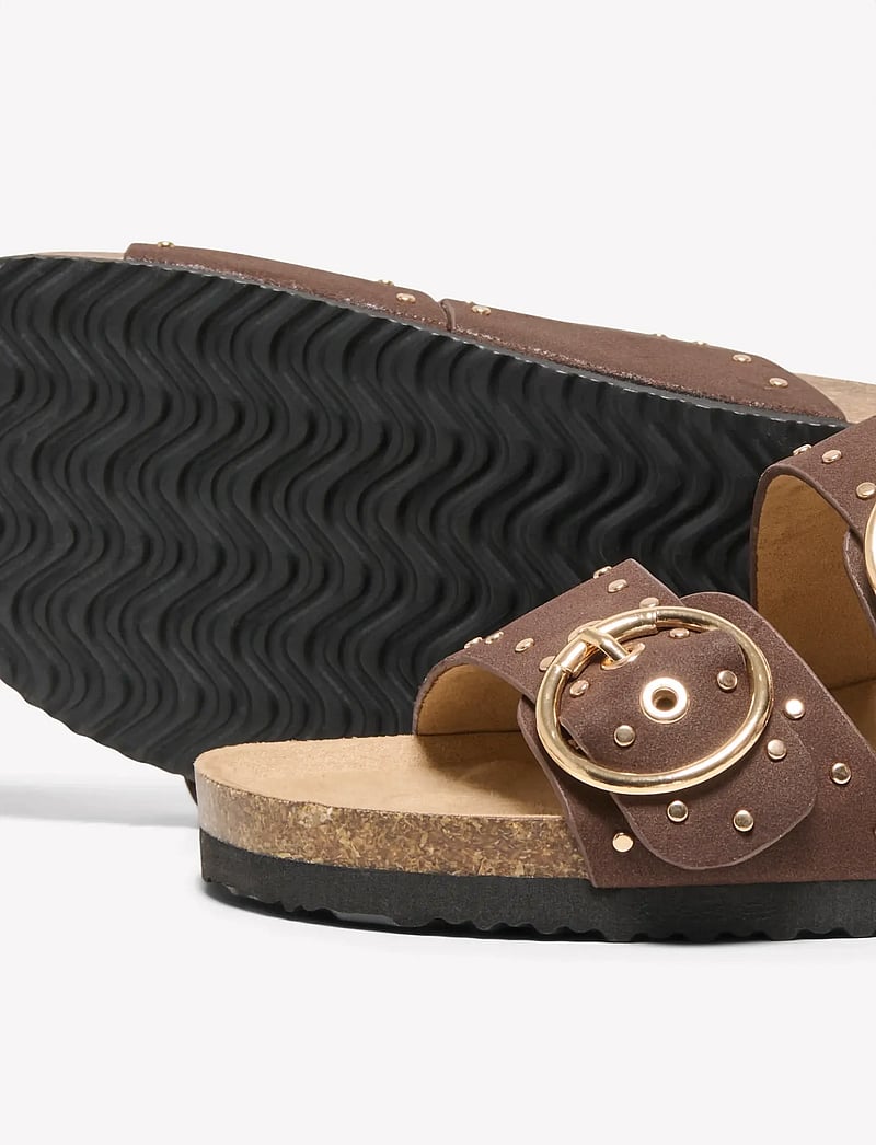 ONLY - ONLMAXI-15 PU STUDS BUCKLE SANDAL - flache sandalen - chocolate brown - 4