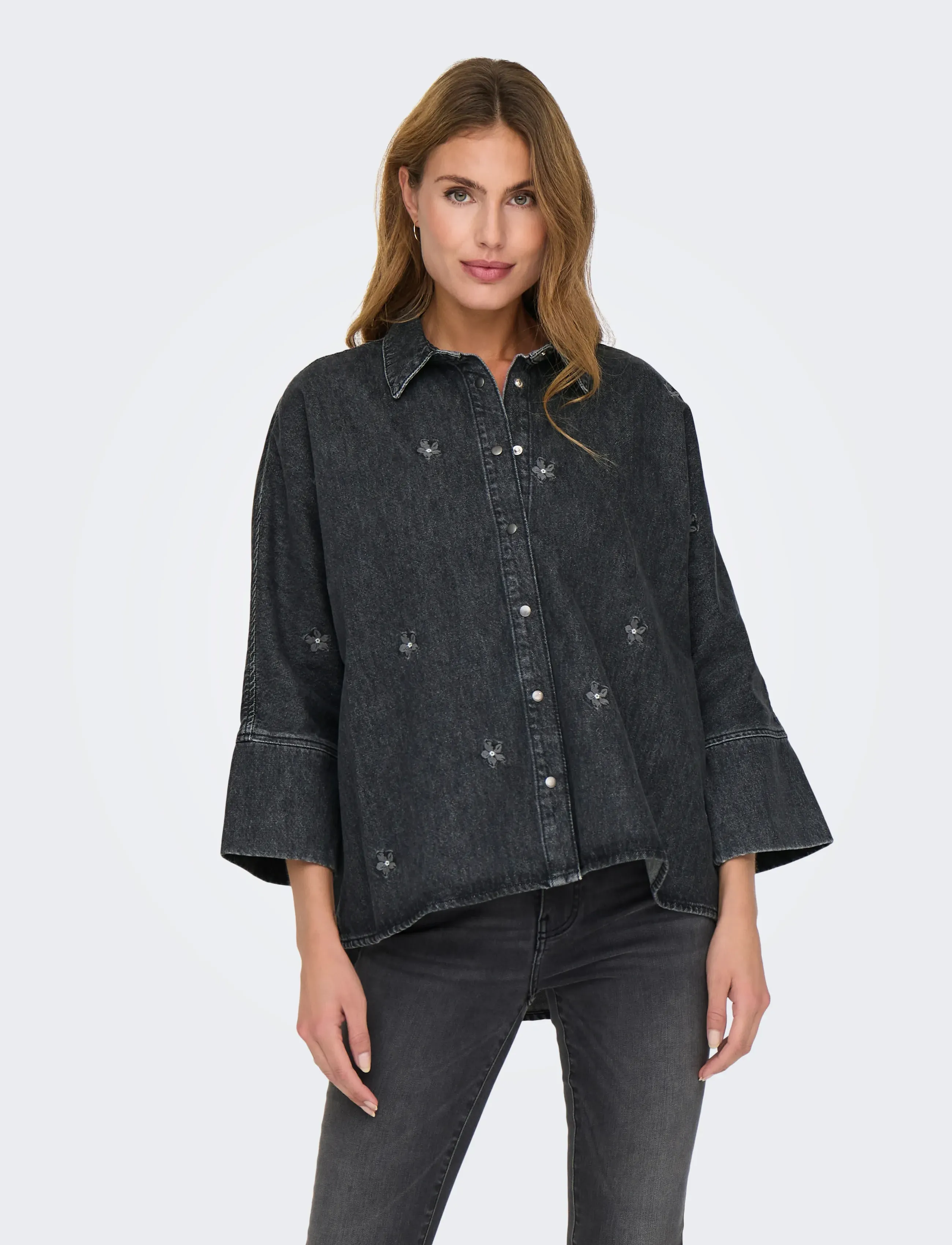 ONLY Onlgrace 3/4 Flower Emb Dnm Shirt Cro, S, Shirts, Schwarz - Denim Frauen