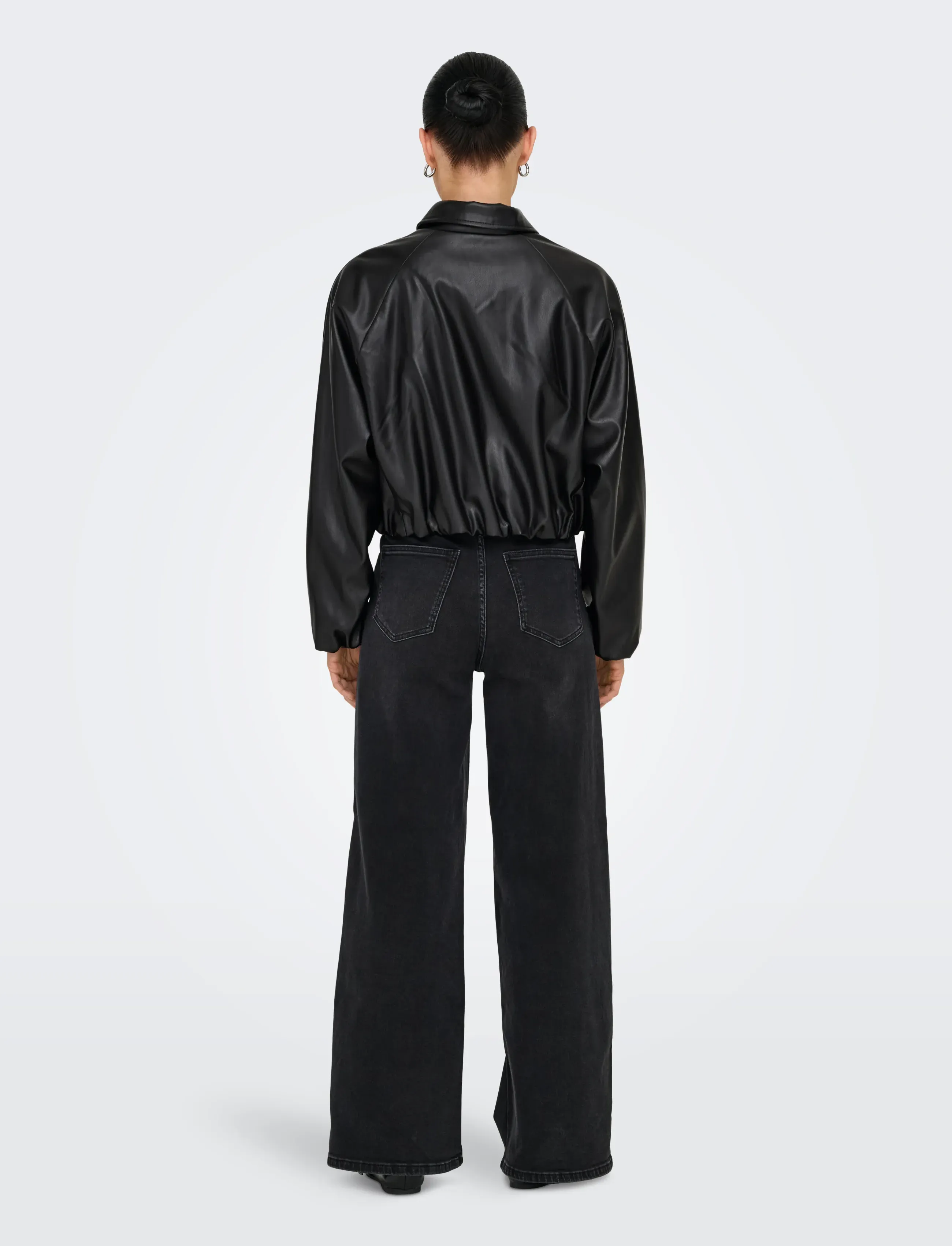 ONLY - ONLSARAMY FAUX LEATHER BOMBER CC OTW - spring jackets - black - 3