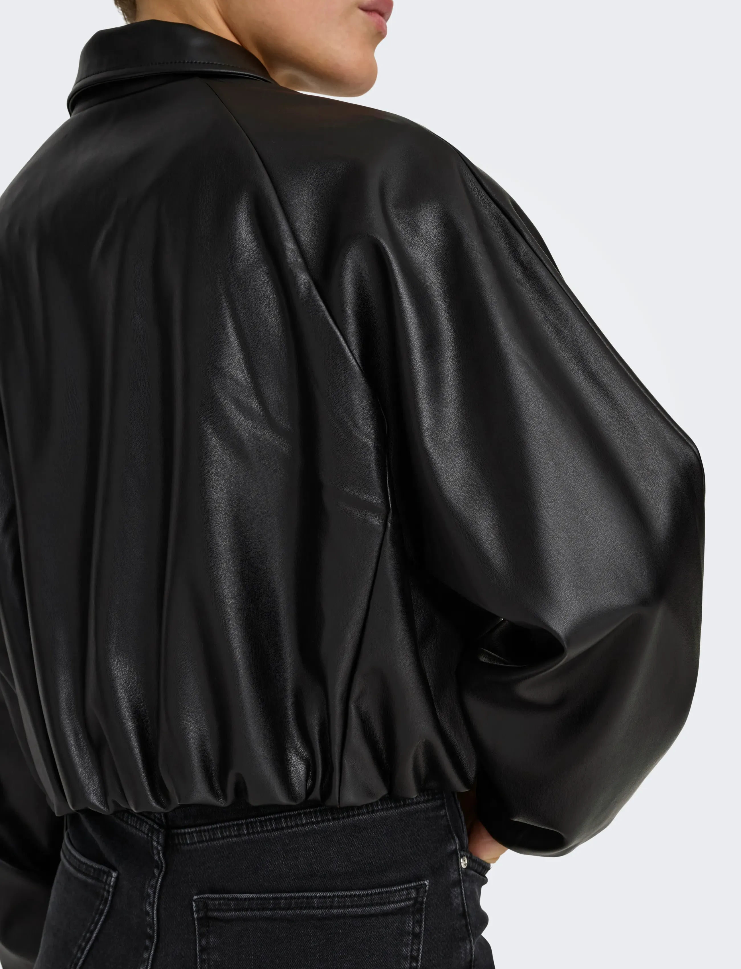ONLY - ONLSARAMY FAUX LEATHER BOMBER CC OTW - spring jackets - black - 5