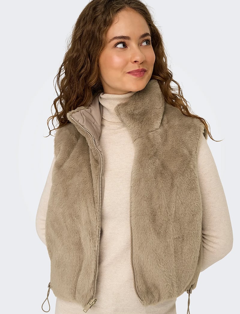 ONLY - ONLDANA FAUX FUR REV.WAISTCOAT OTW CC - efterårsjakker - silver mink - 4