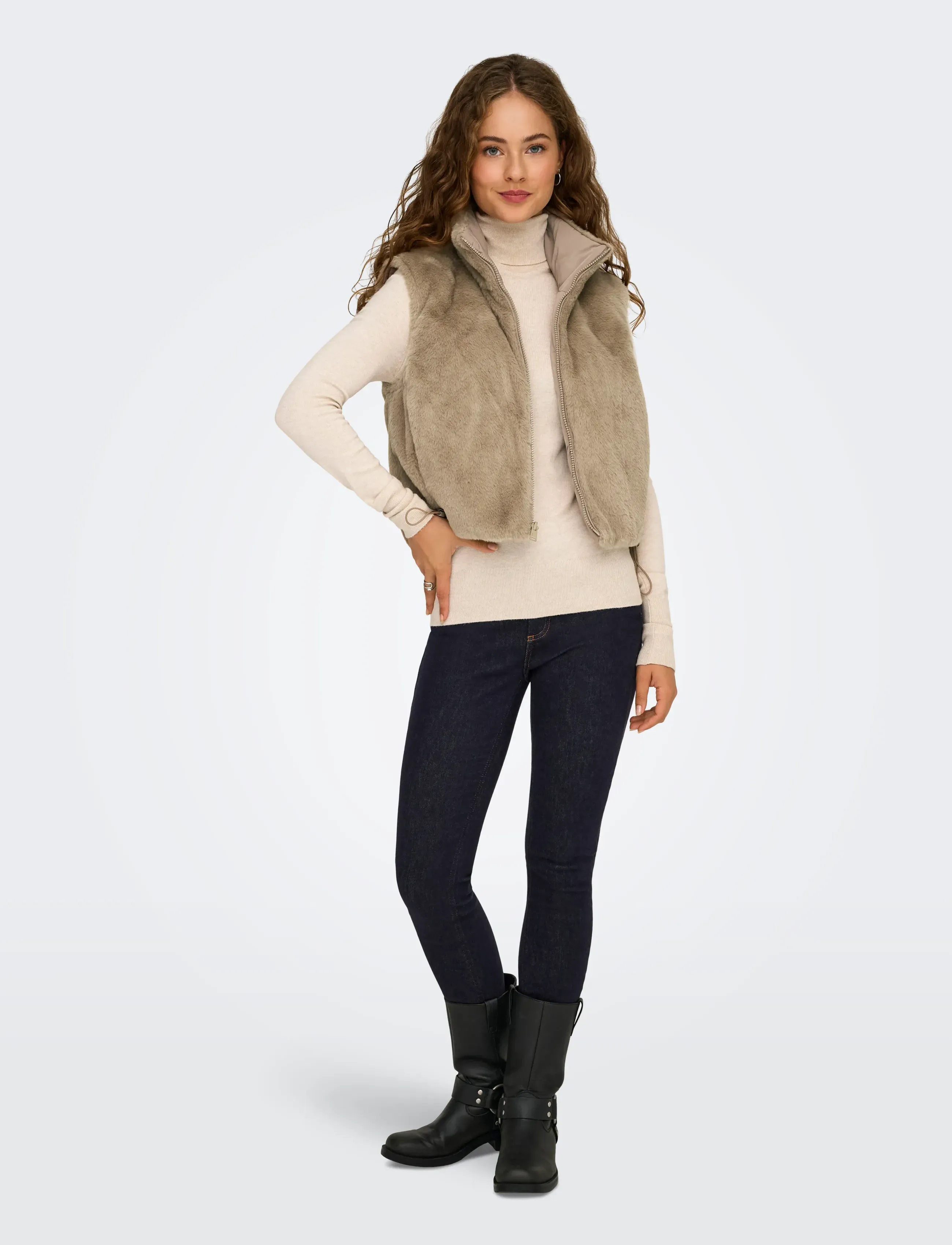 ONLY Onldana Faux Fur Rev.waistcoat Otw Cc västar dam – bild 6