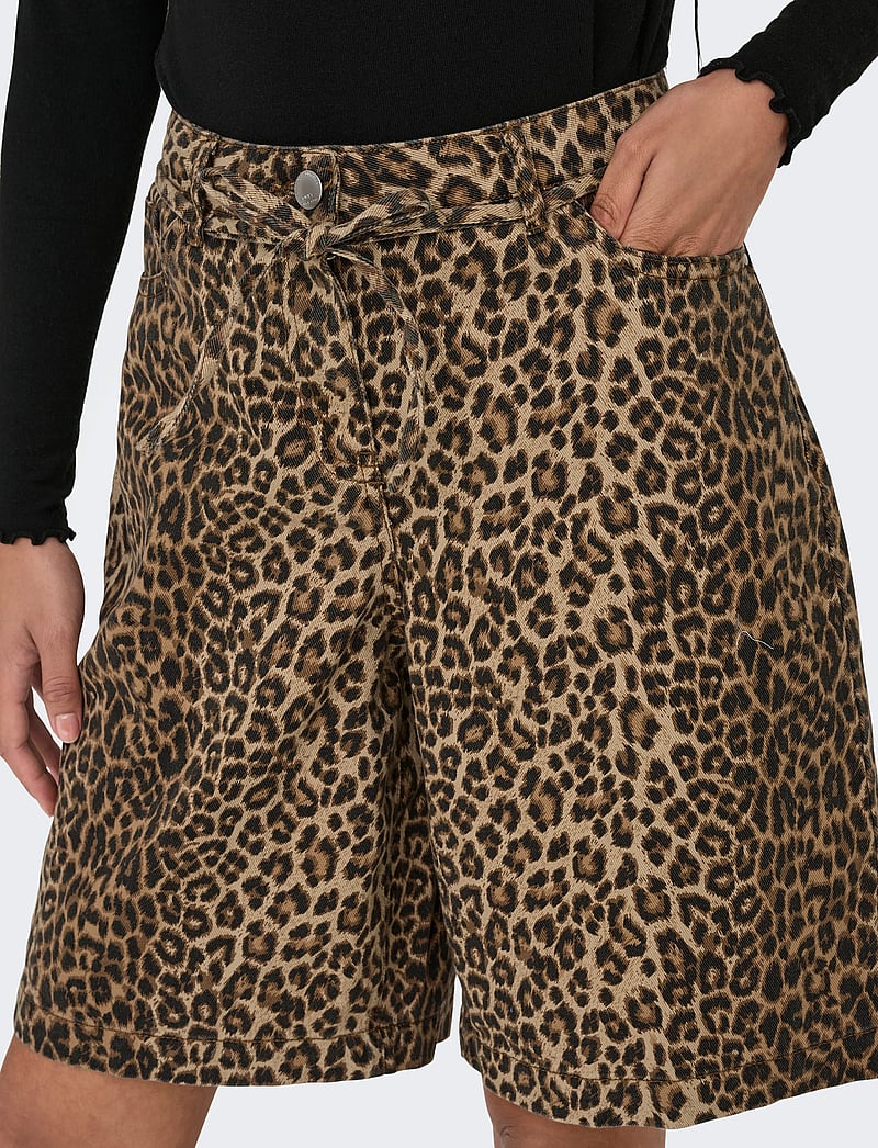 ONLY - ONLNAOMI STRING AOP BERMUDA SHORTS OTW - bermudashorts - toasted coconut - 4