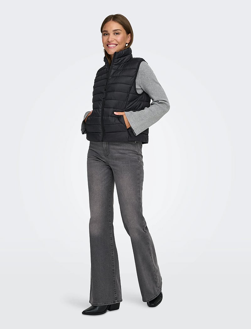ONLY - ONLTAHIA LW QUILTED WAISTCOAT OTW NOOS - frühlingsjacken - black - 4