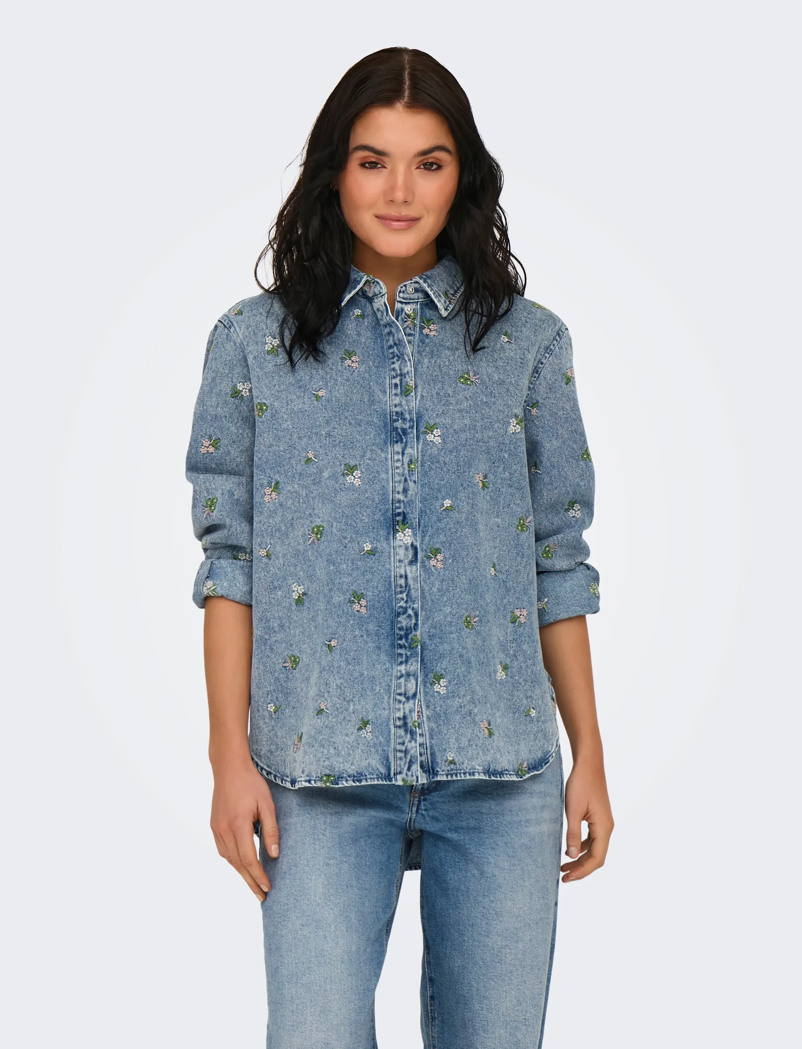 ONLY ONLVERA L/S FLOWER EMB SHIRT DNM NOOS - Langærmede skjorter - LIGHT BLUE DENIM / blue