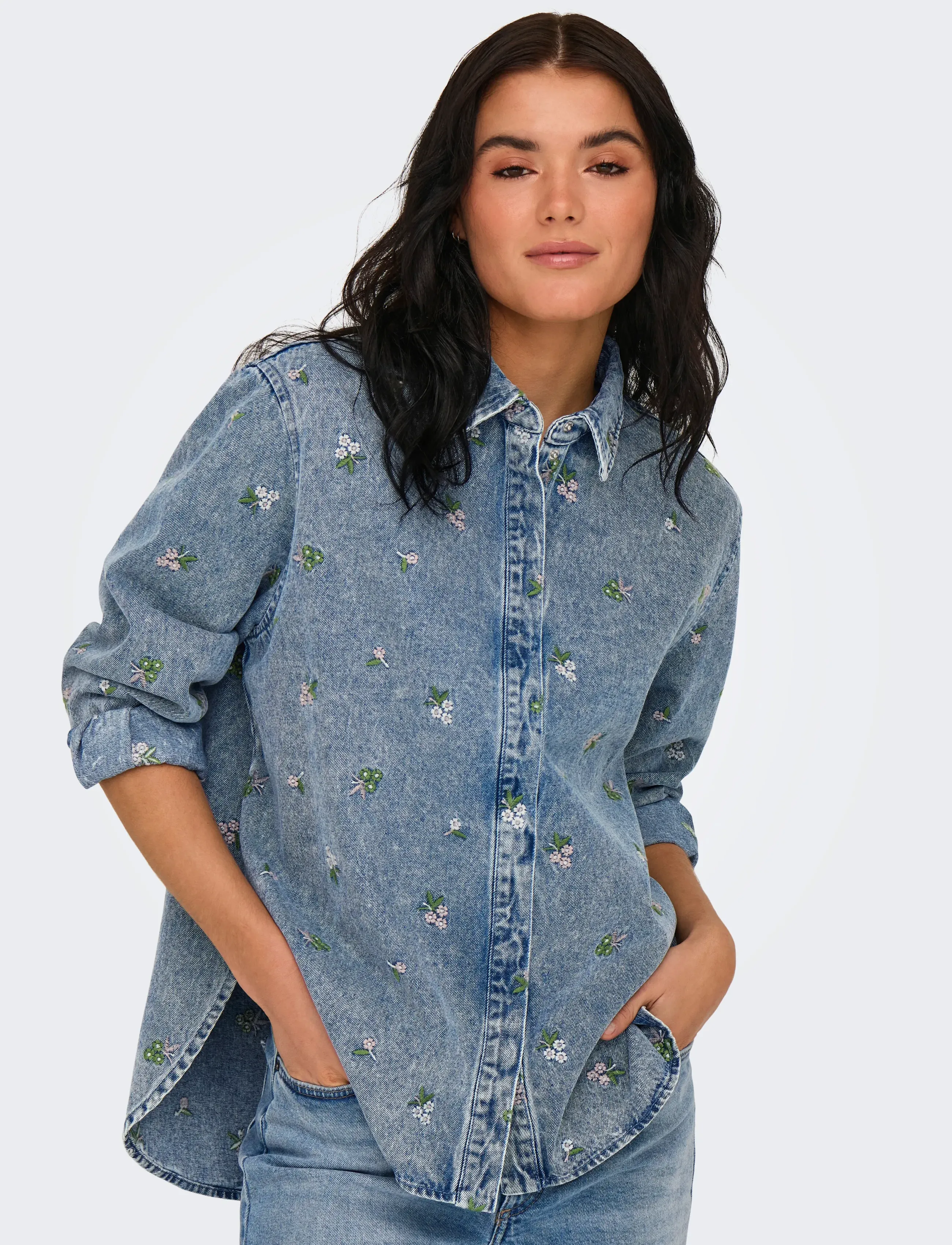 ONLY Onlvera L/S Flower Emb Shirt Dnm Noos skjortor dam – bild 6