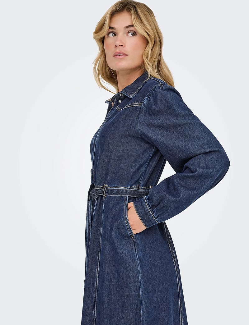 ONLY - ONLJULIE LS DNM DRESS QYT - marškinių tipo suknelės - dark blue denim - 4