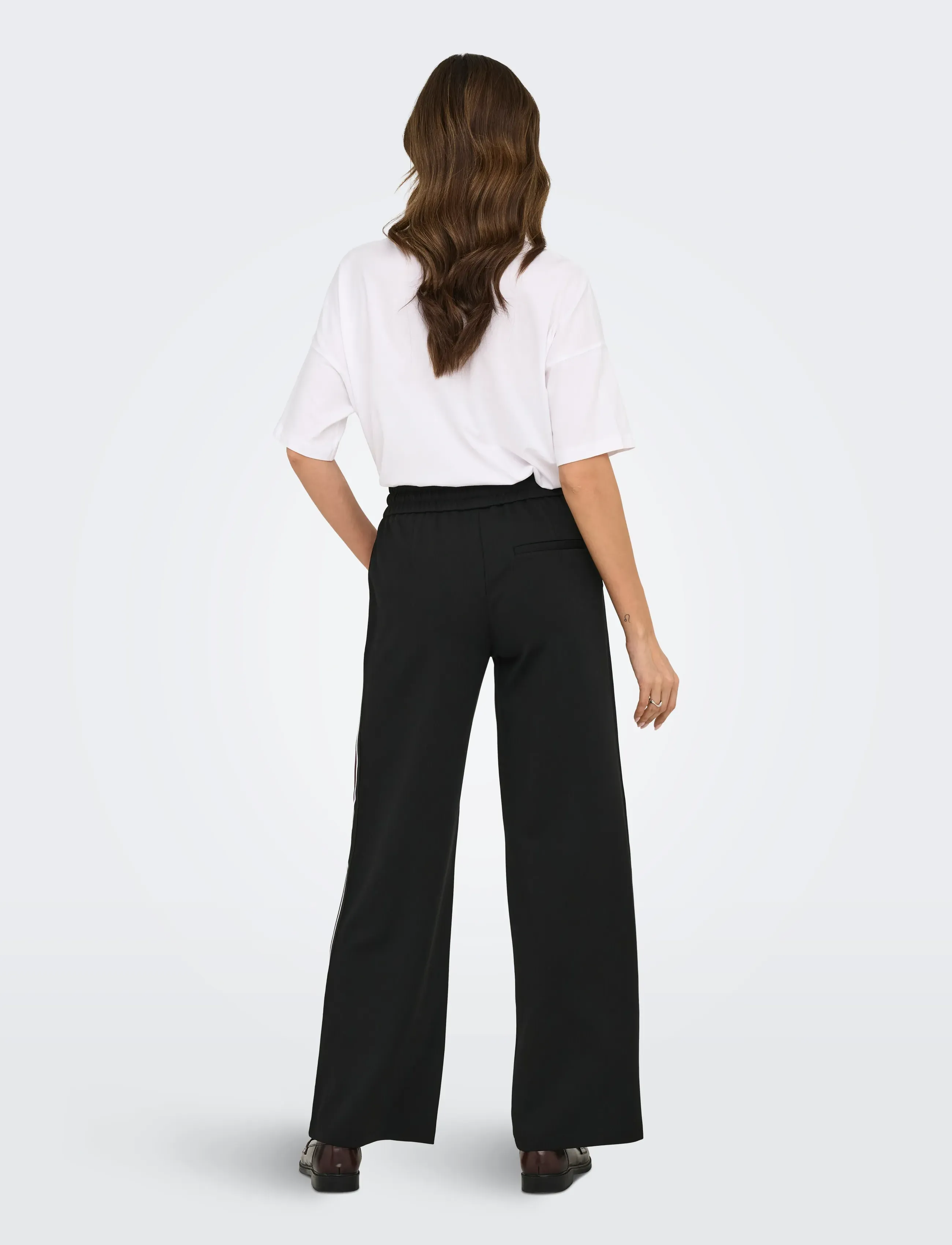 ONLY - ONLPOPTRASH-TADIA MW X-WIDE TAPE PNT - wide leg trousers - black - 5