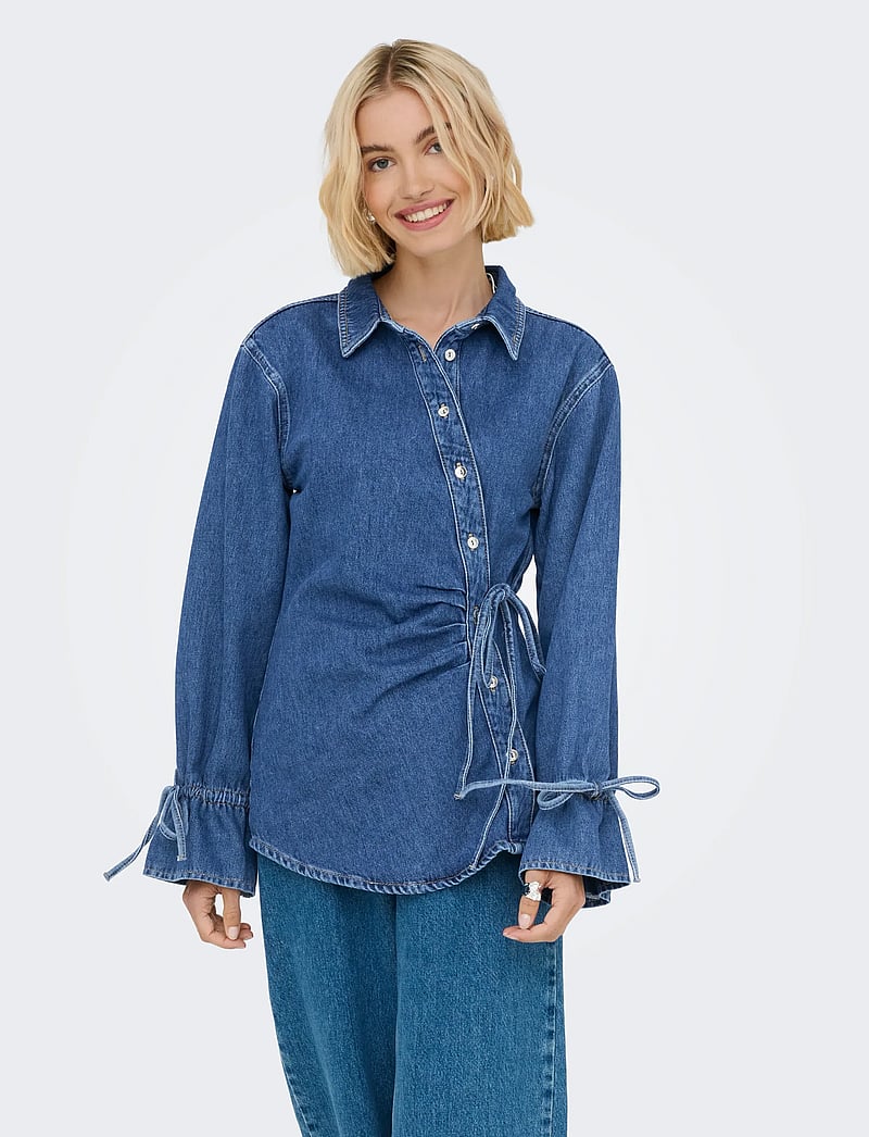 ONLY - ONLSMILLA LS ASYM TIE SHIRT DNM CS SIK - denimskjorter - medium blue denim - 0