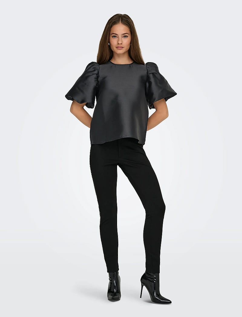 ONLY - ONLMANNY 2/4 HEAVY SATIN TOP WVN CS - lühikeste varrukatega pluusid - black - 0