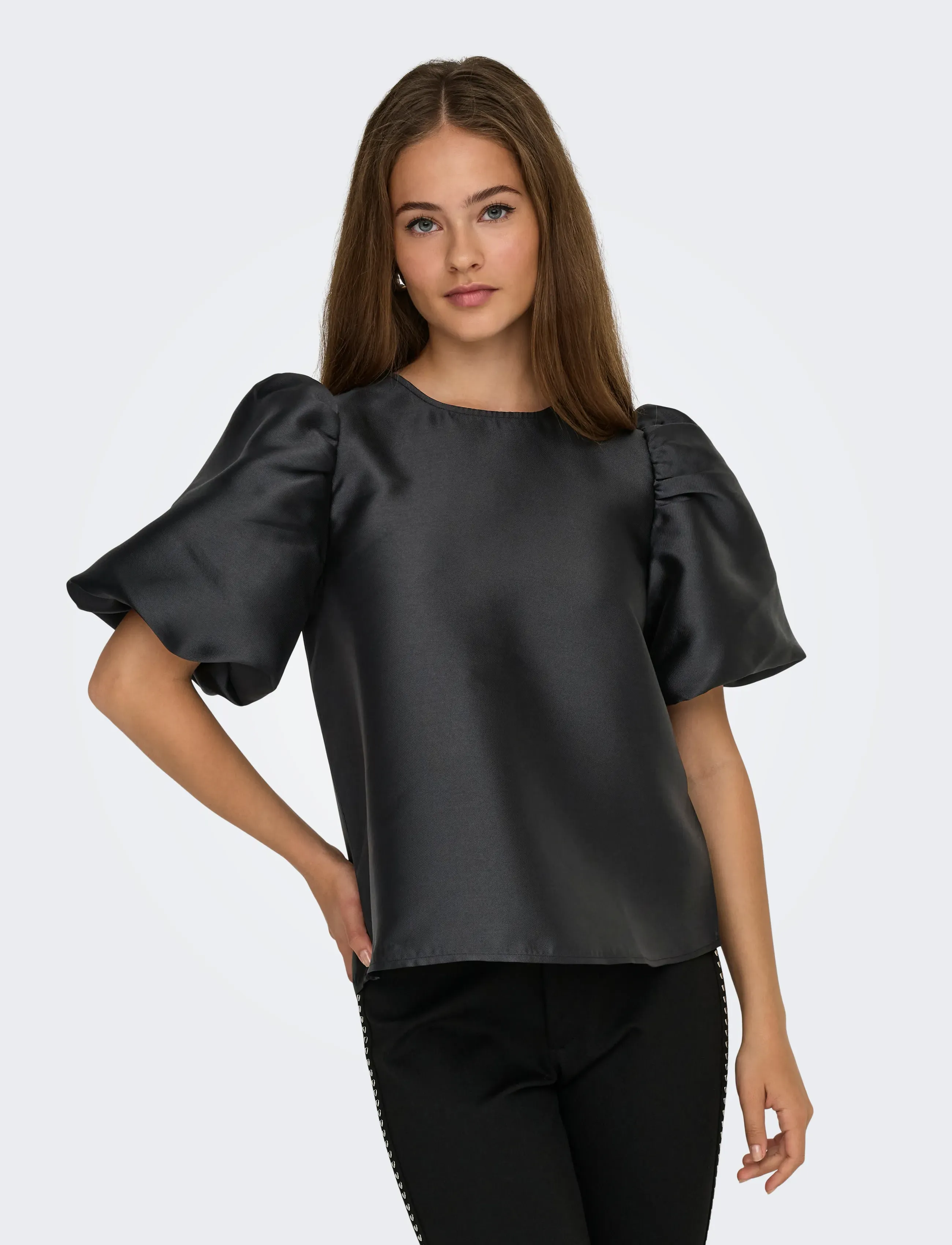 ONLY - ONLMANNY 2/4 HEAVY SATIN TOP WVN CS - kortärmade blusar - black - 5
