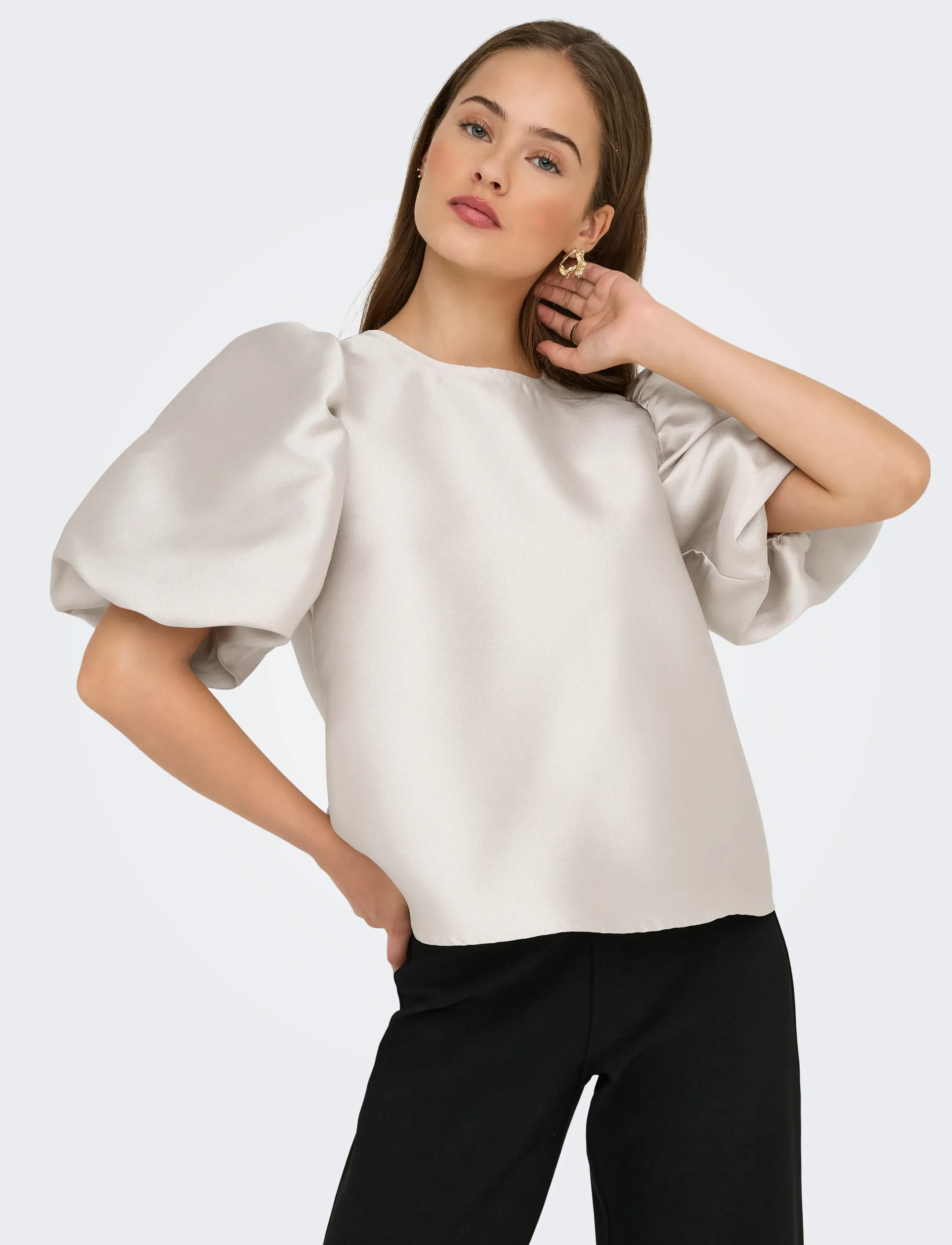 ONLY - ONLMANNY 2/4 HEAVY SATIN TOP WVN CS - kortærmede bluser - pumice stone - 4