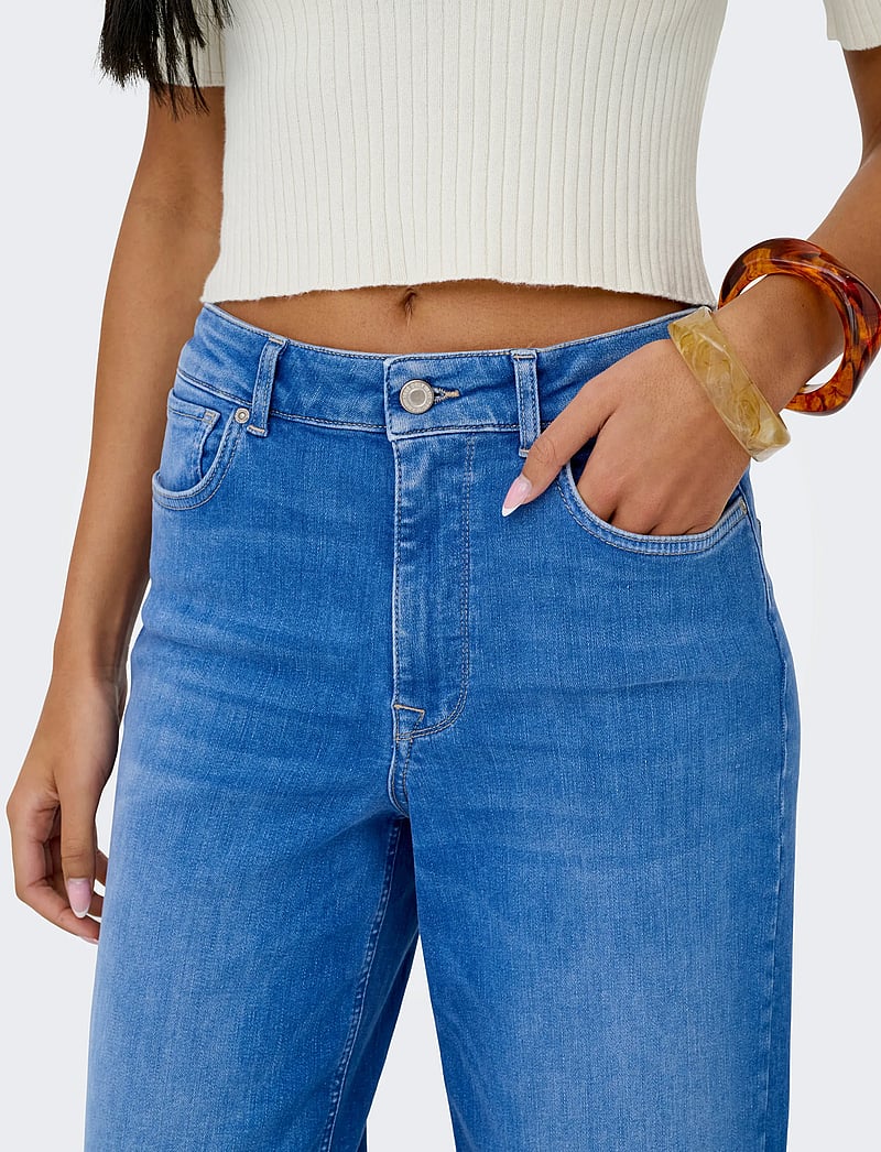 ONLY - ONLMADISON BLUSH HW WIDE DNM REA262 NOOS - leveälahkeiset farkut - special bright blue denim - 5