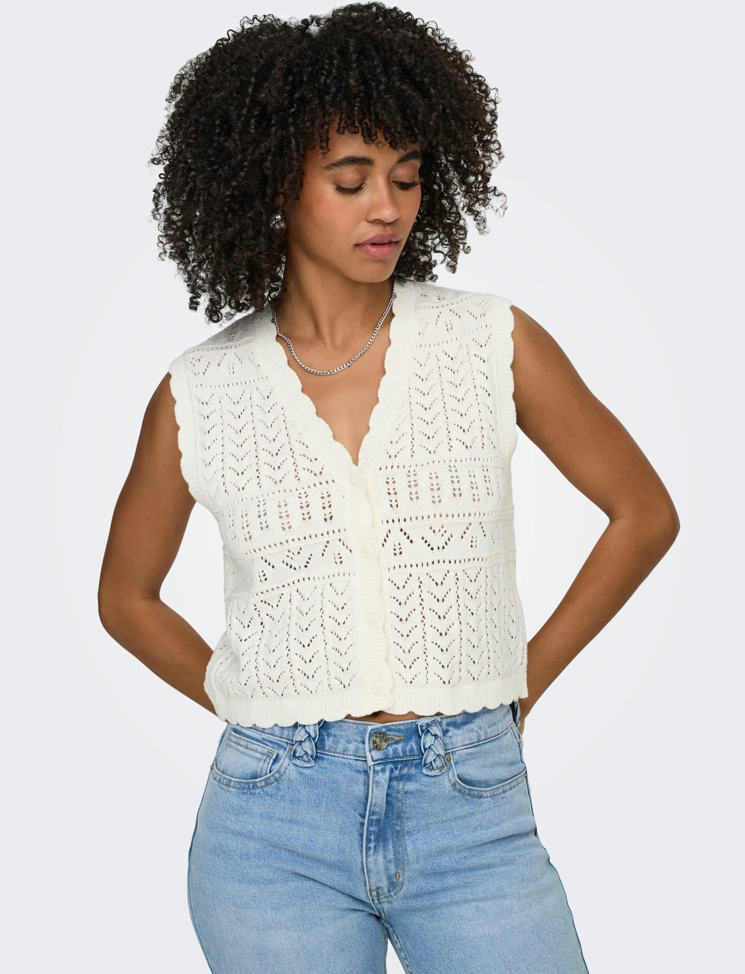 ONLY - ONLIRINA V-NECK BUTTON VEST KNT NOOS - knitted vests - cloud dancer - 5