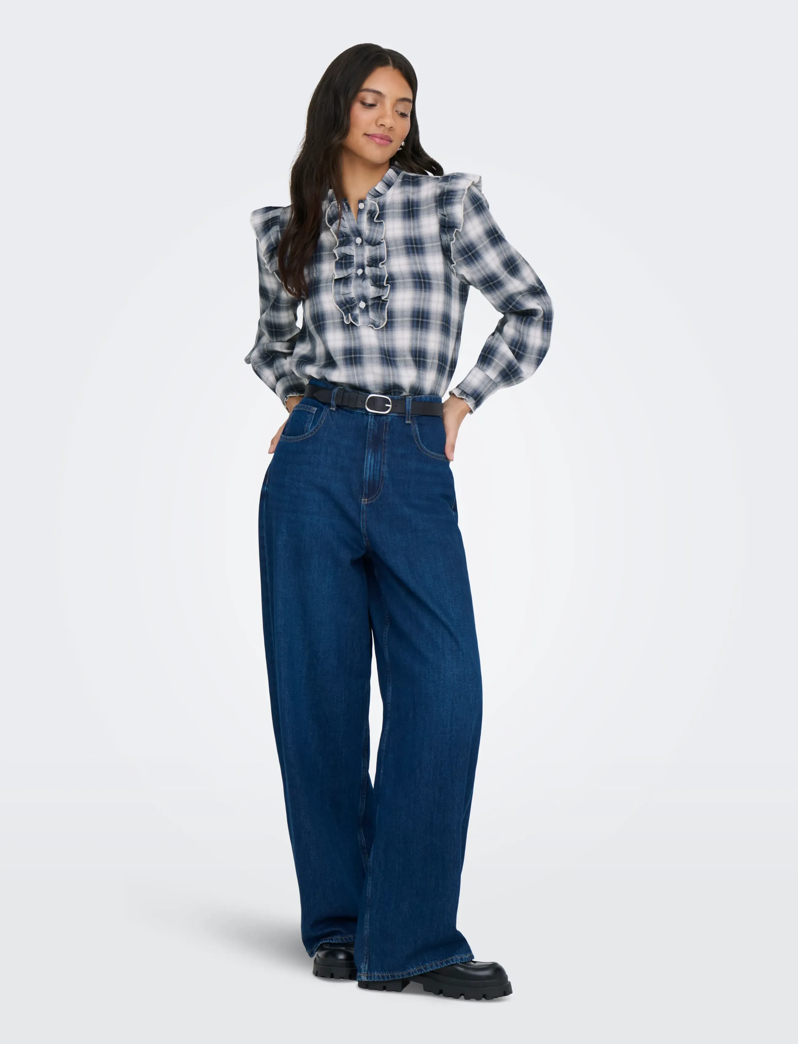 ONLY - ONLFIGA L/S FLOUNCE TOP WVN - pitkähihaiset kauluspaidat - cloud dancer - 4