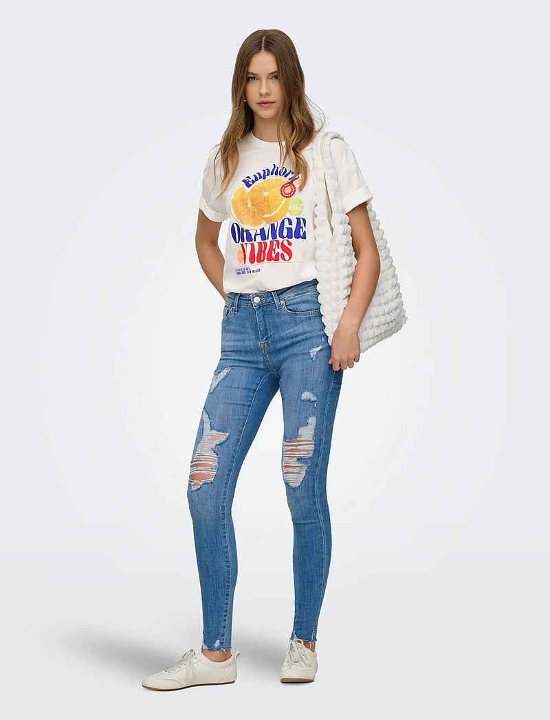 ONLY - ONLBOLETTE S/S TOP BOX CC JRS - t-shirts - cloud dancer - 4