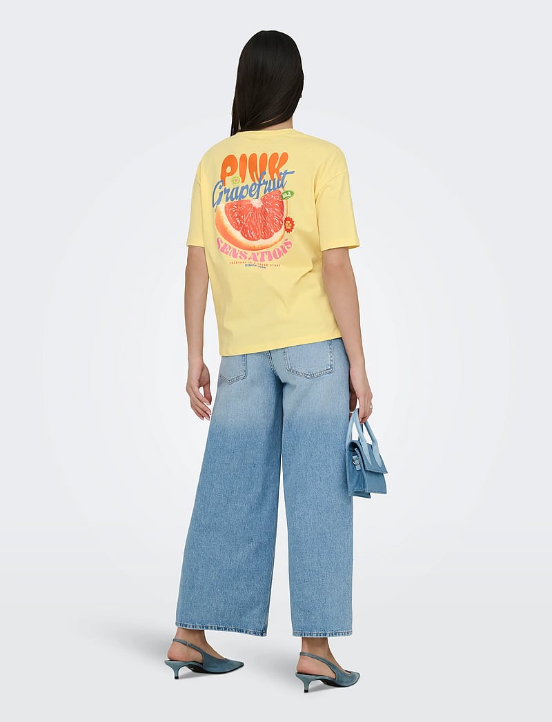 ONLY - ONLBOLETTE S/S TOP BOX CC JRS - t-shirts - sunlight - 3