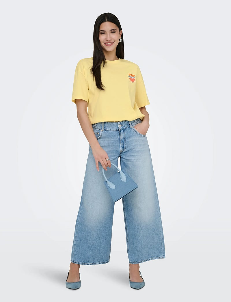 ONLY - ONLBOLETTE S/S TOP BOX CC JRS - t-shirts - sunlight - 4