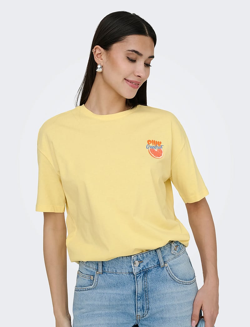 ONLY - ONLBOLETTE S/S TOP BOX CC JRS - t-shirts - sunlight - 5