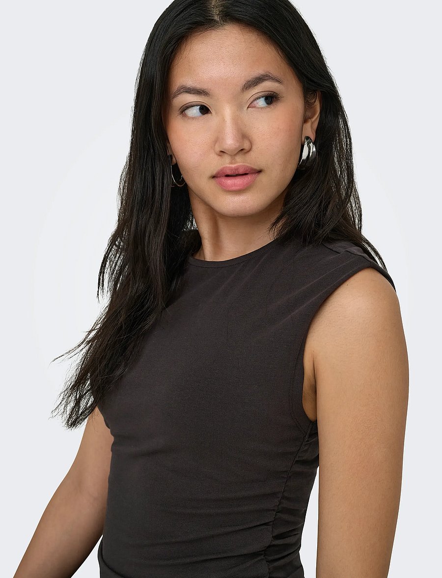 ONLY - ONLMIRA CAPSL RUCHING TOP JRS NOOS - t-shirts - black coffee - 5