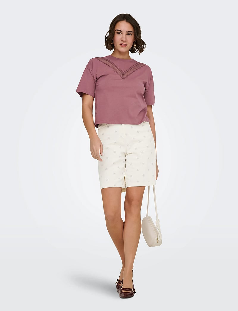 ONLY - ONLNAOMI AOP BERMUDA SHORTS OTW - bermudas - egret - 4