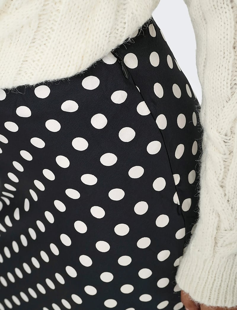 ONLY - ONLLYDIA LONG SATIN SKIRT WVN - satinröcke - black - 5