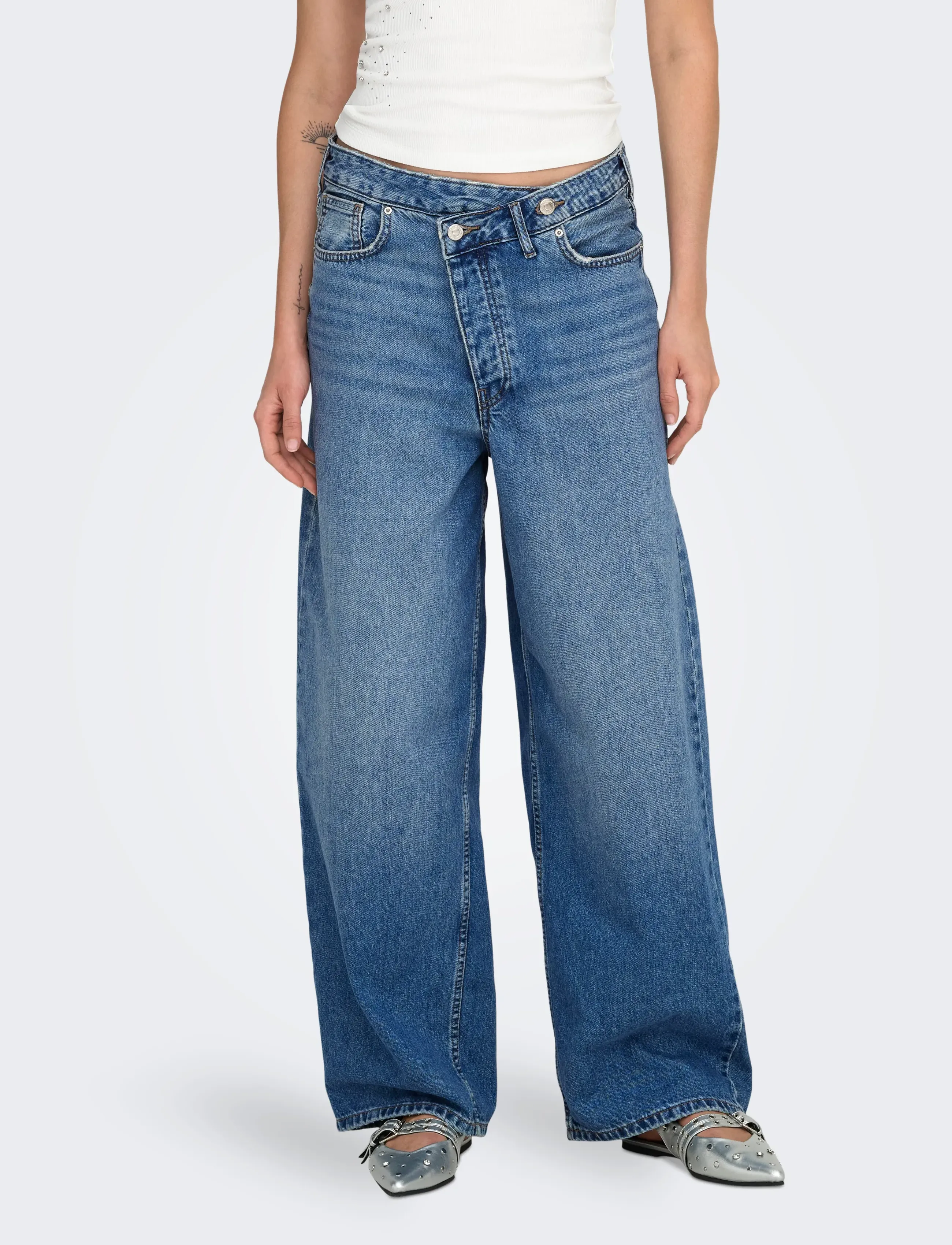 ONLY ONLAMBER LW ASYM OVERSIZ BAGGY DNM TAI - Sport test Lino - MEDIUM BLUE DENIM / blue