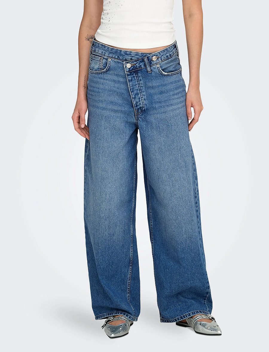 ONLY - ONLAMBER LW ASYM OVERSIZ BAGGY DNM TAI - pantalons larges - medium blue denim - 0