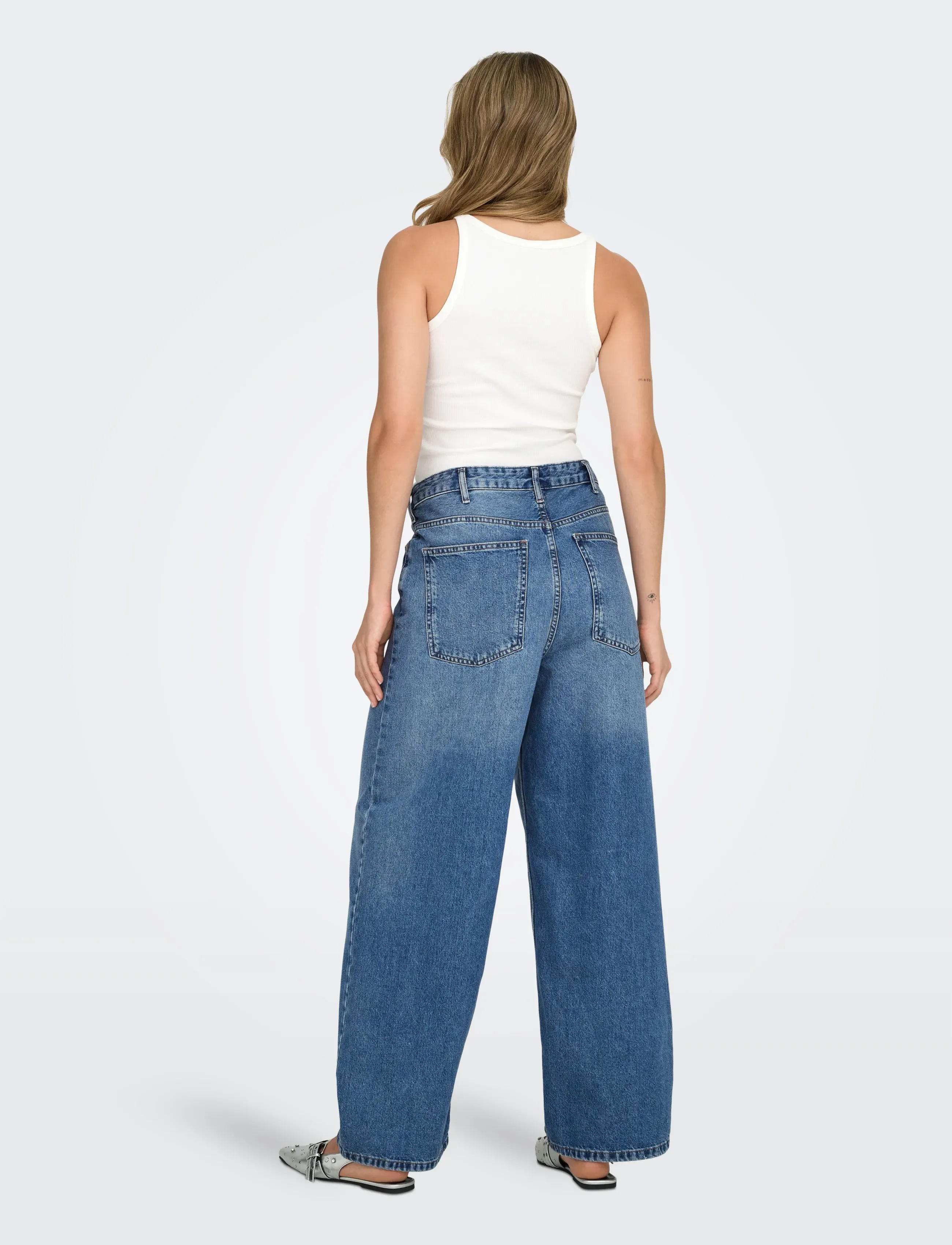 ONLY - ONLAMBER LW ASYM OVERSIZ BAGGY DNM TAI - pantalons larges - medium blue denim - 3