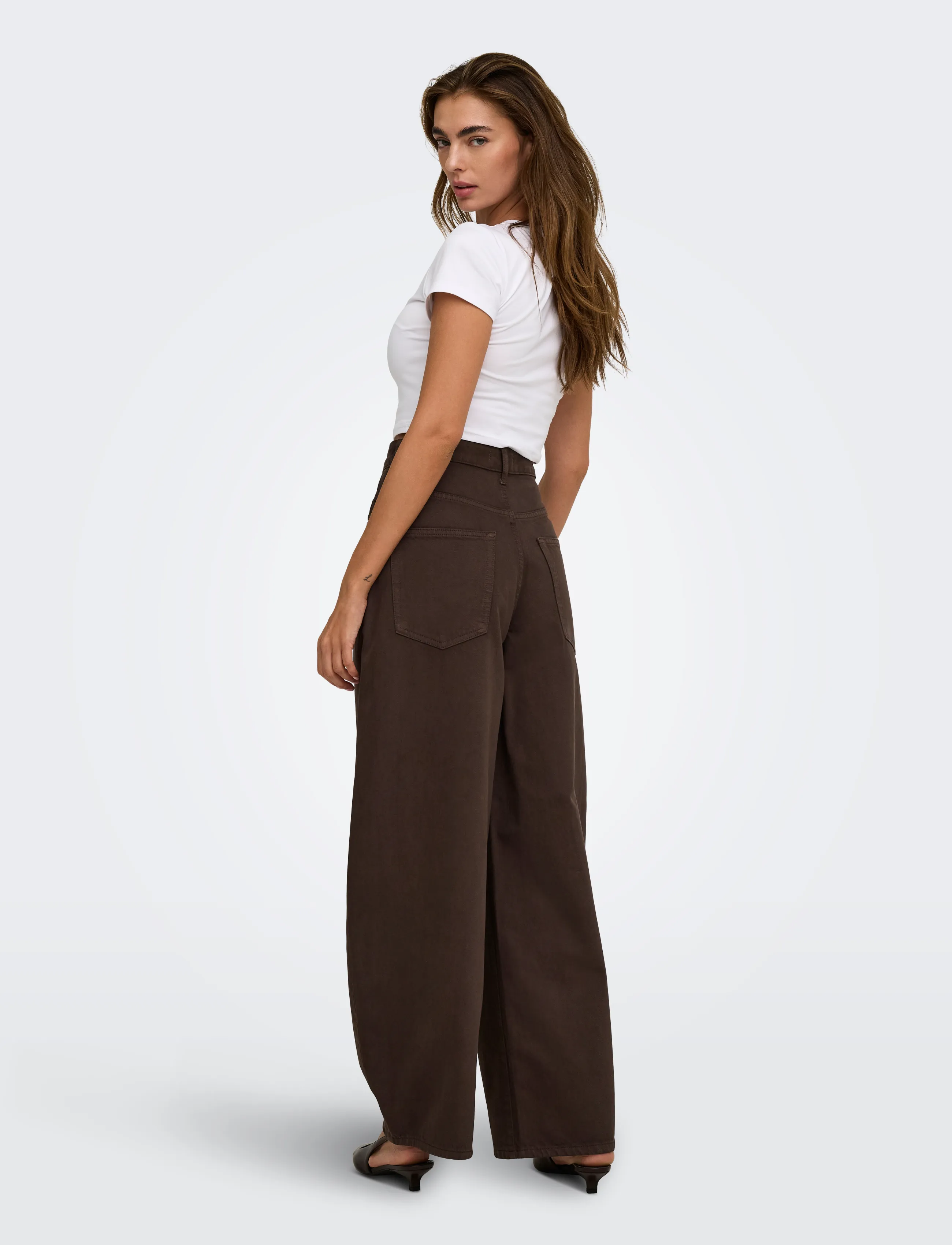 ONLY - ONLTAYLOR HW BARREL BROWN DNM AZG320 - barrel jeans - dark brown denim - 3