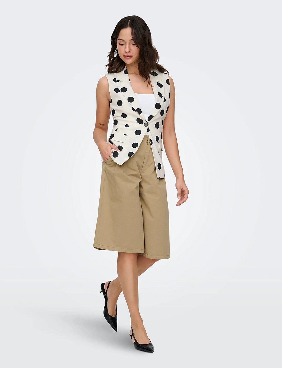 ONLY - ONLVIESTA S/L LINEN BL WAISTCOAT TLR - Ülikonna vestid - cloud dancer - 4