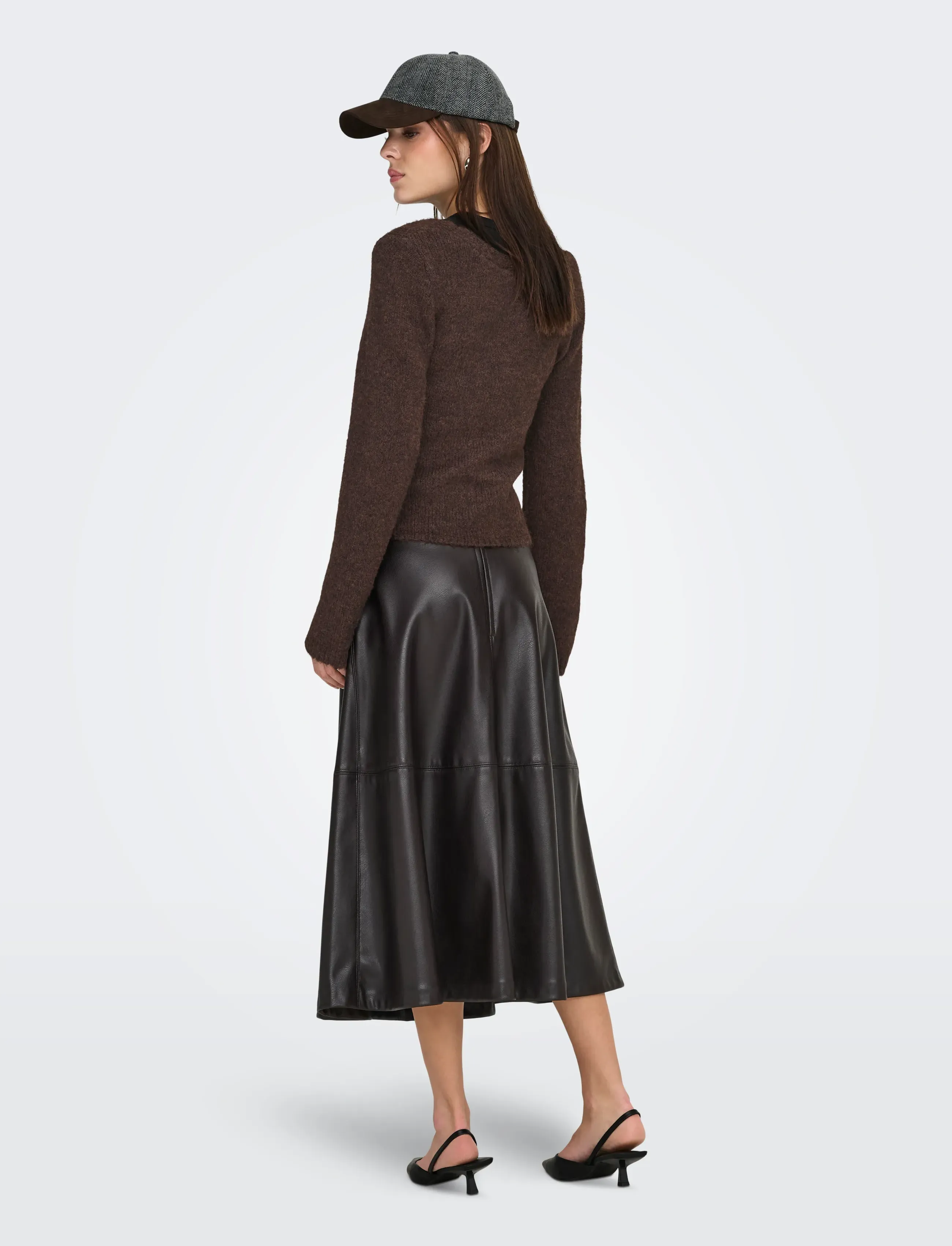 ONLY - ONLZAGGIE LIFE LS V-NECK REVERSIB EX KNT - seal brown - 3