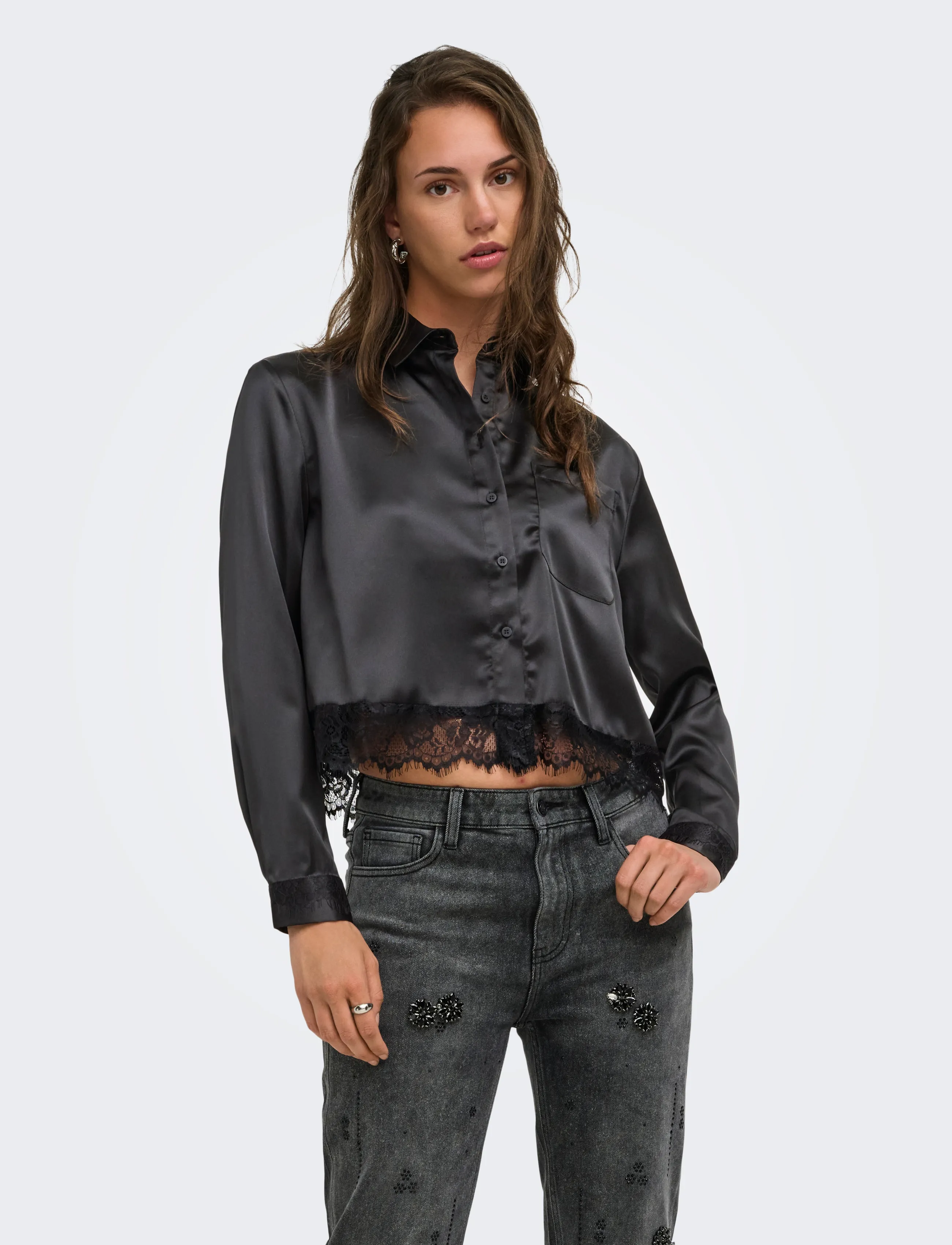 ONLY Onlindona L/S Satin Lace Shirt Wvn, Kvinder, Langærmet Satin Blonde Skjorte, Sort, Str: S