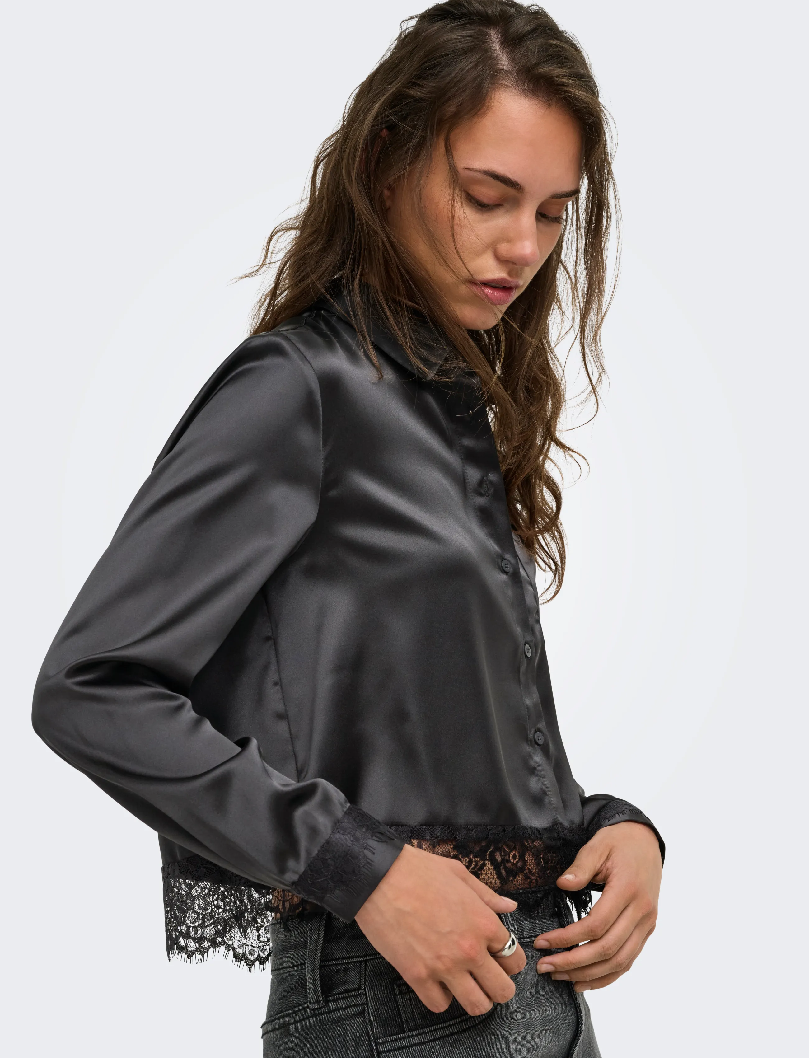 ONLY Onlindona L/S Satin Lace Shirt Wvn skjortor dam – bild 6