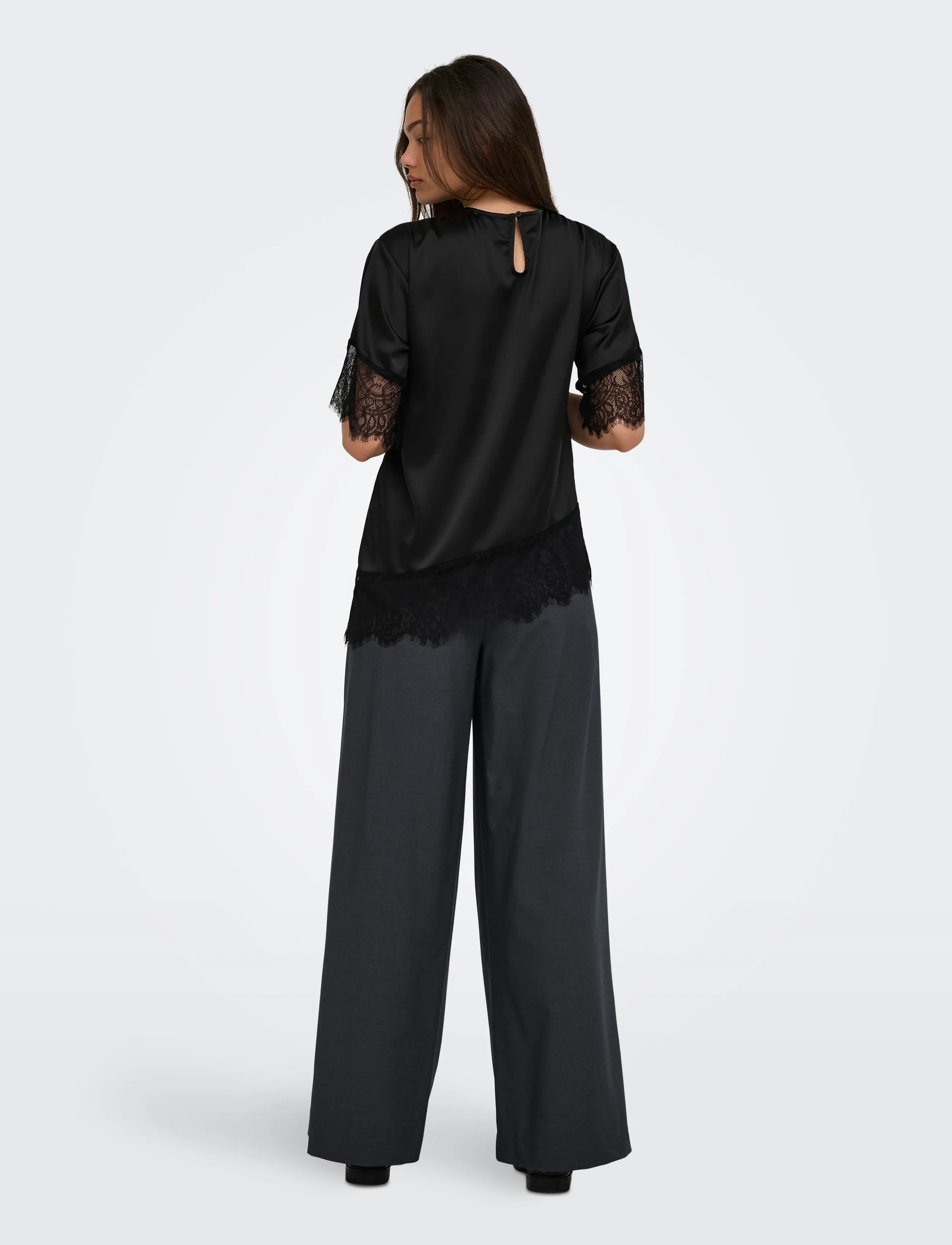 ONLY - ONLINDONA 2/4 SATIN LACE TOP WVN - kortärmade blusar - black - 3