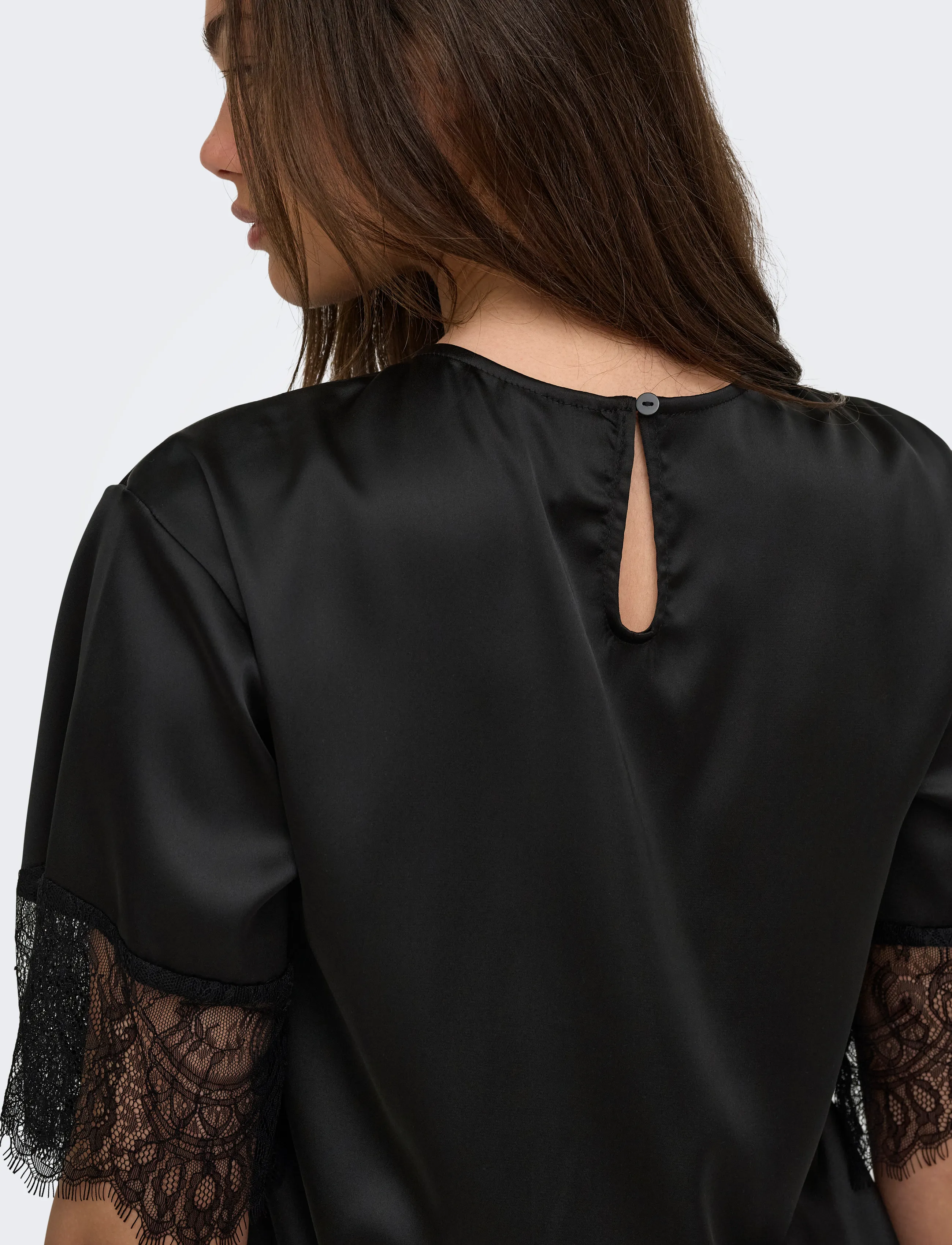ONLY - ONLINDONA 2/4 SATIN LACE TOP WVN - kortärmade blusar - black - 5