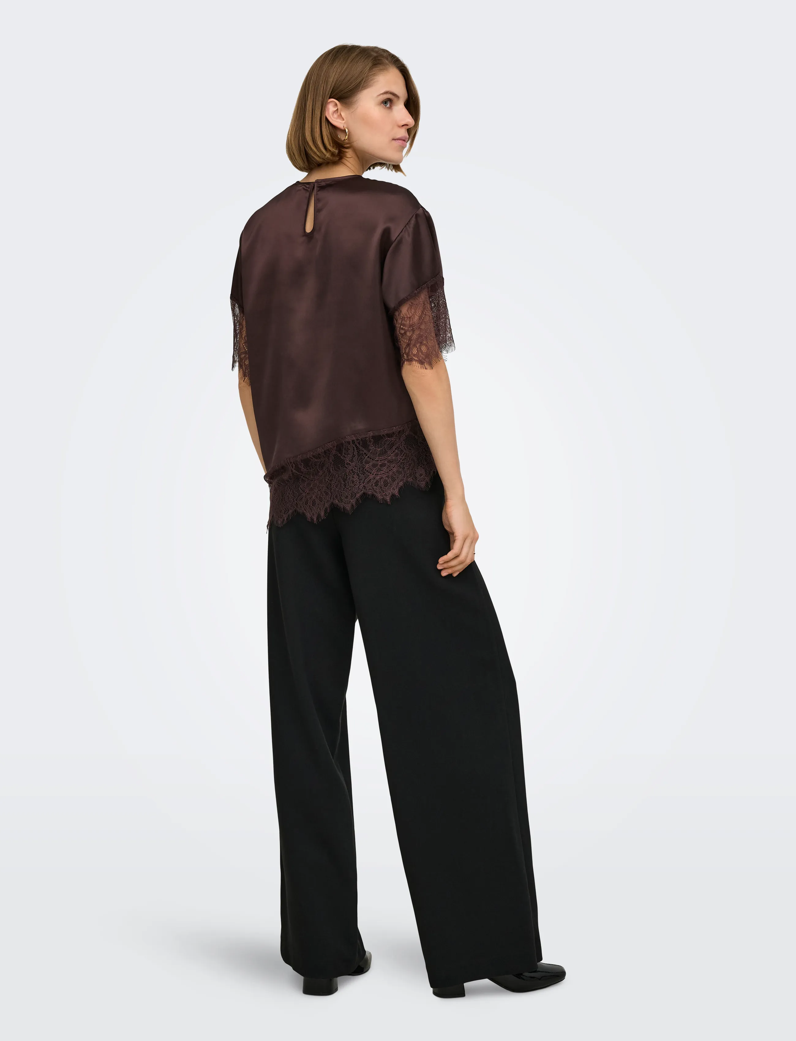 ONLY - ONLINDONA 2/4 SATIN LACE TOP WVN - kortärmade blusar - chocolate torte - 3
